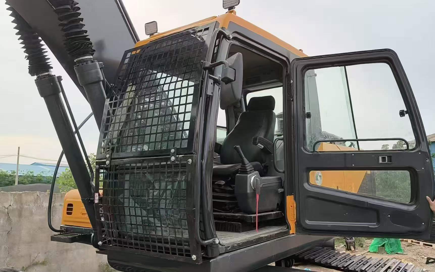 Buy Hyundai 220LC Used Excavator / 7