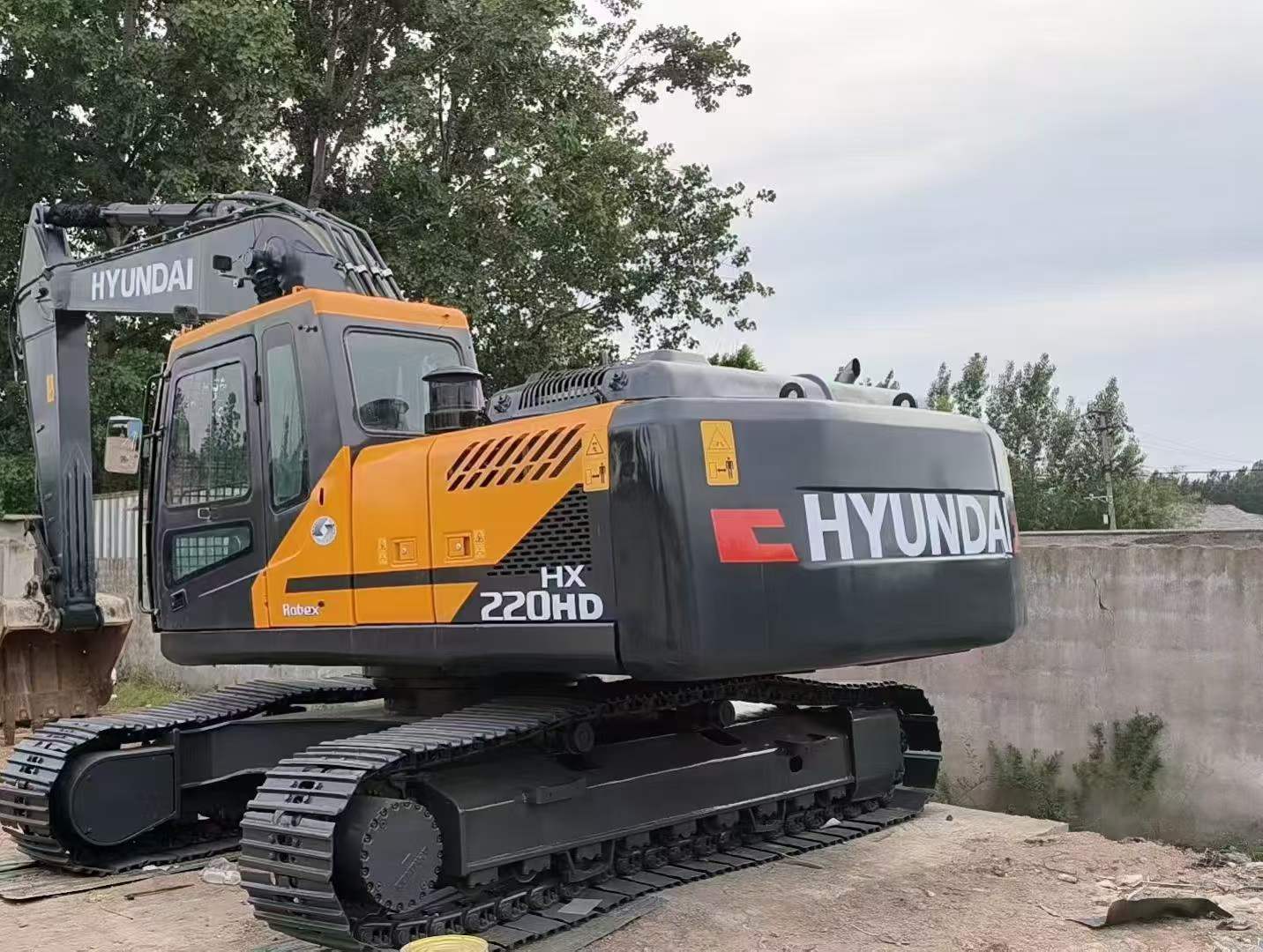 Buy Hyundai 220LC Used Excavator / 2