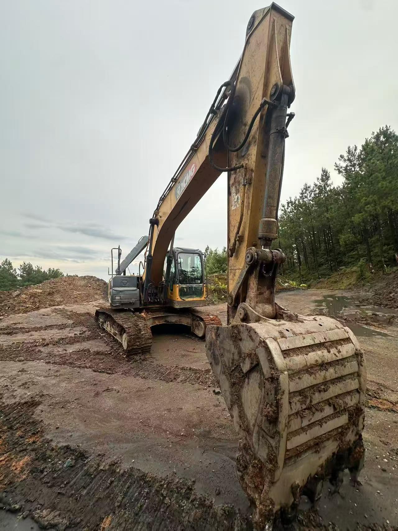 Buy XCMG XE200 Used Excavator / 8