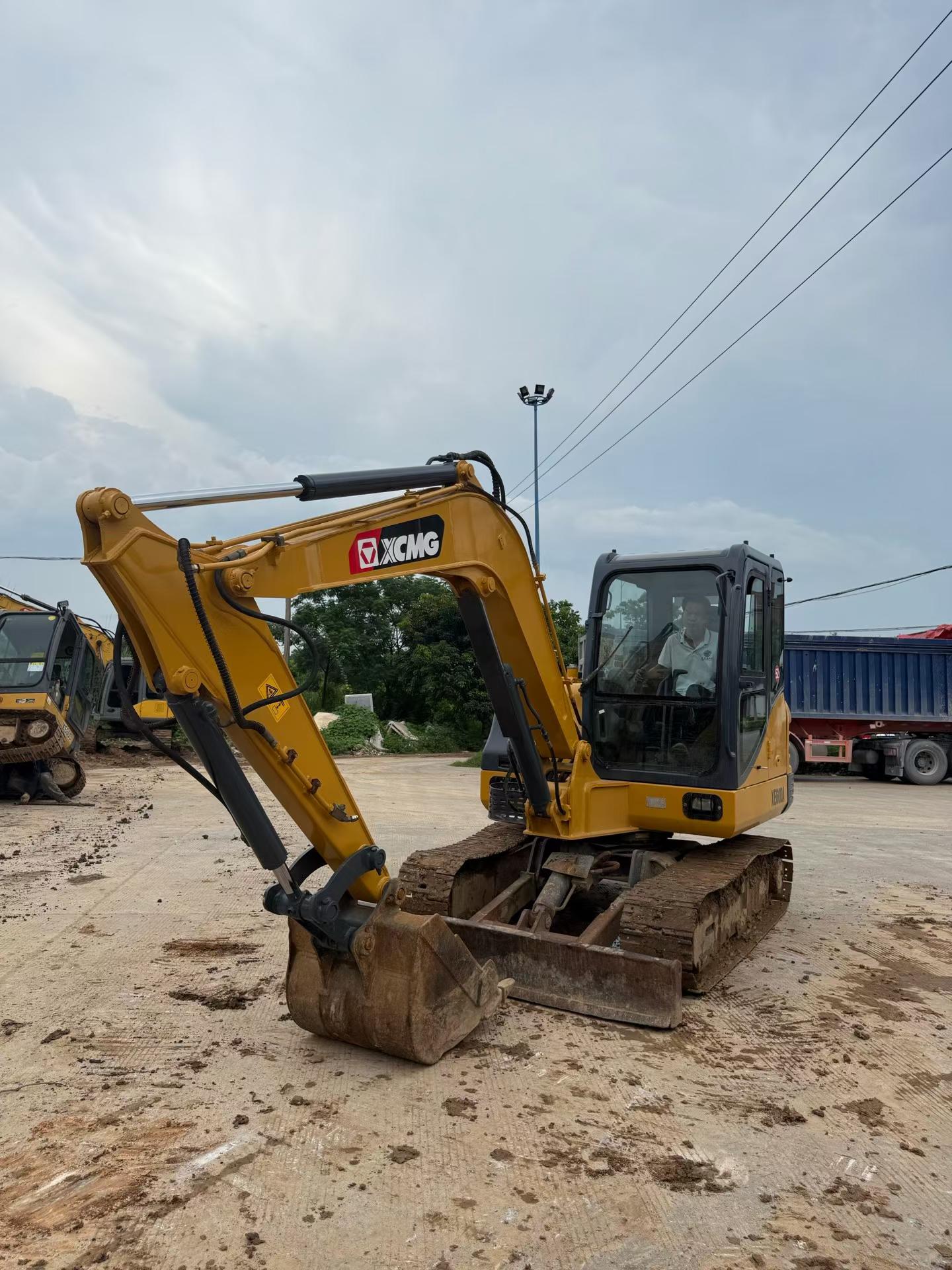 Buy XCMG XE60 Used Excavator / 6