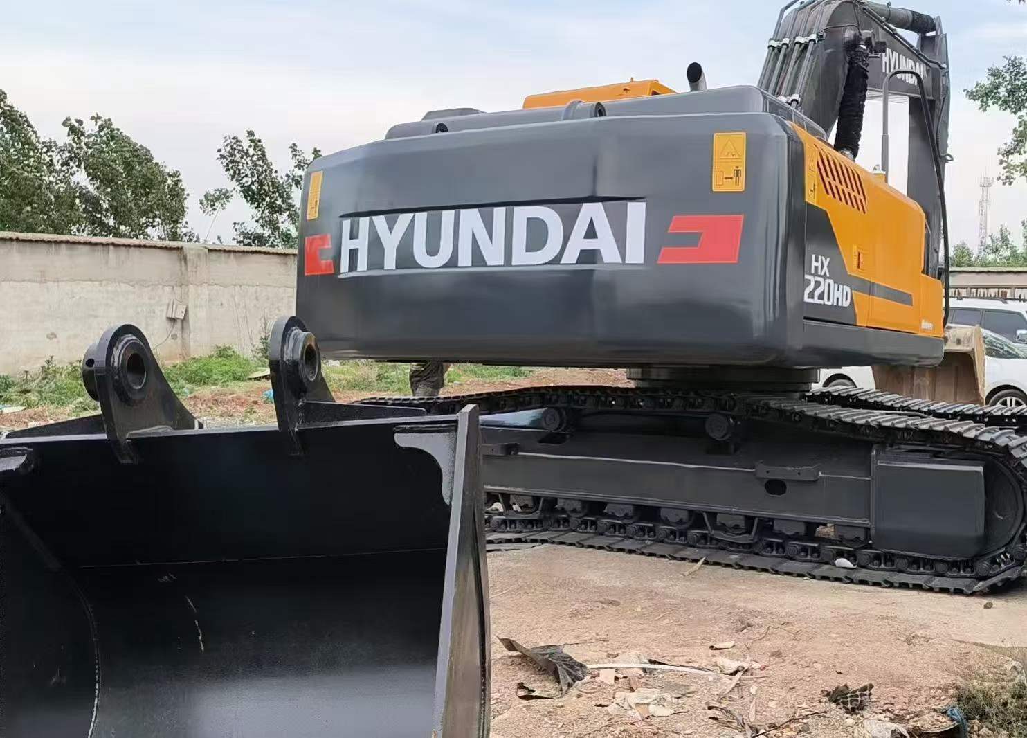 Buy Hyundai 220LC Used Excavator / 8