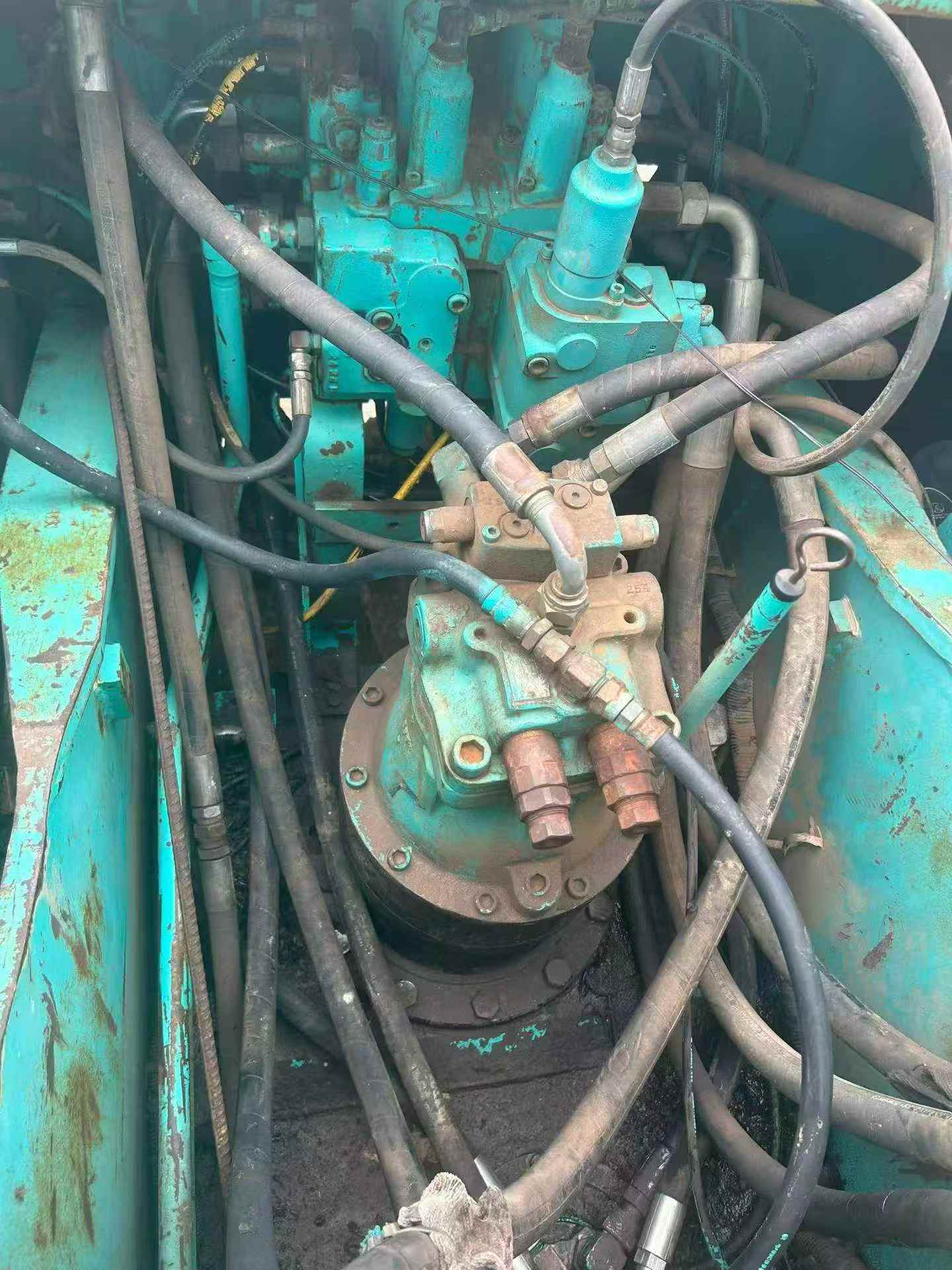 Buy Kobelco SK200 Used Excavator / 6