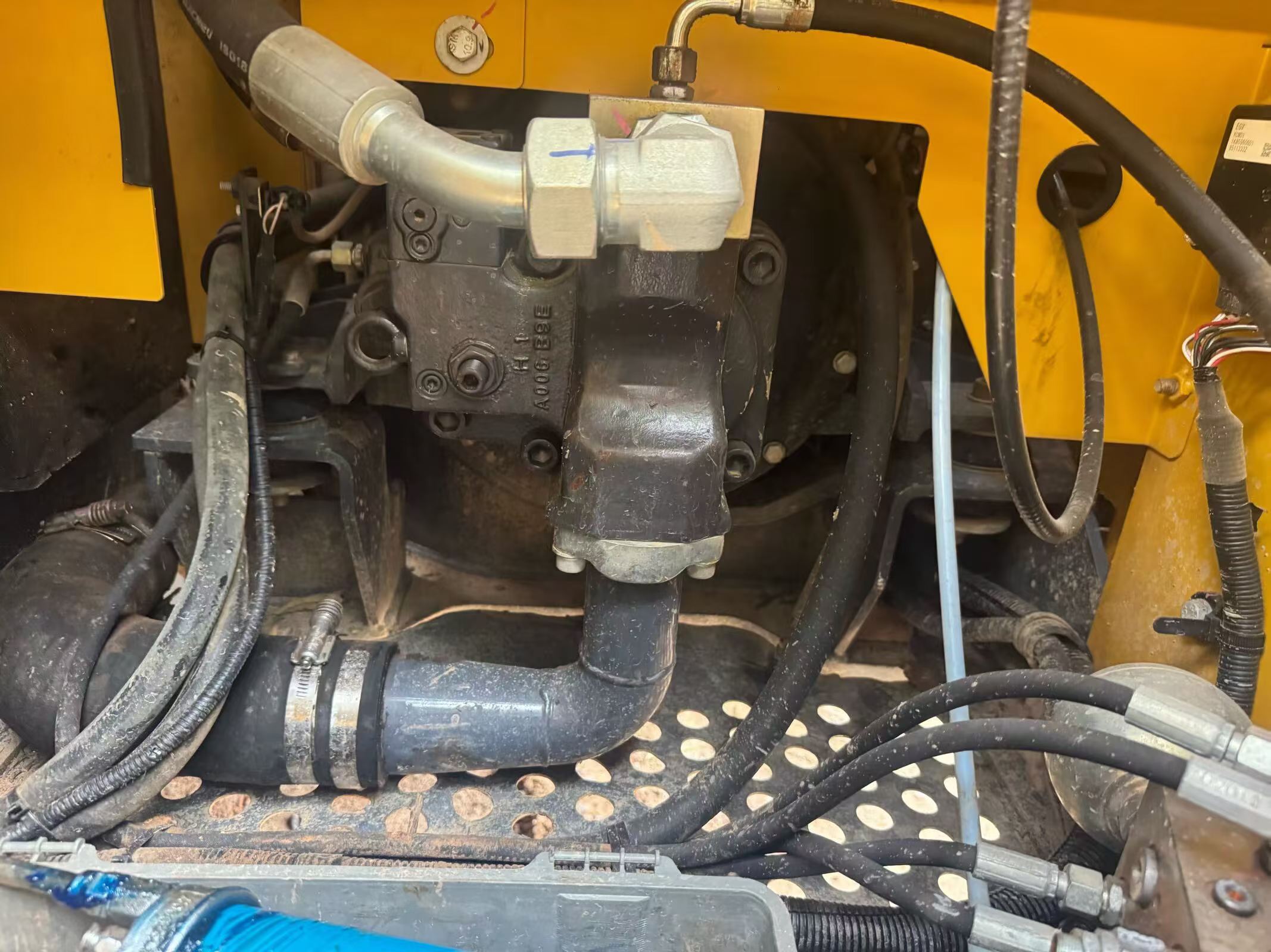 Buy XCMG XE75C Used Excavator / 4