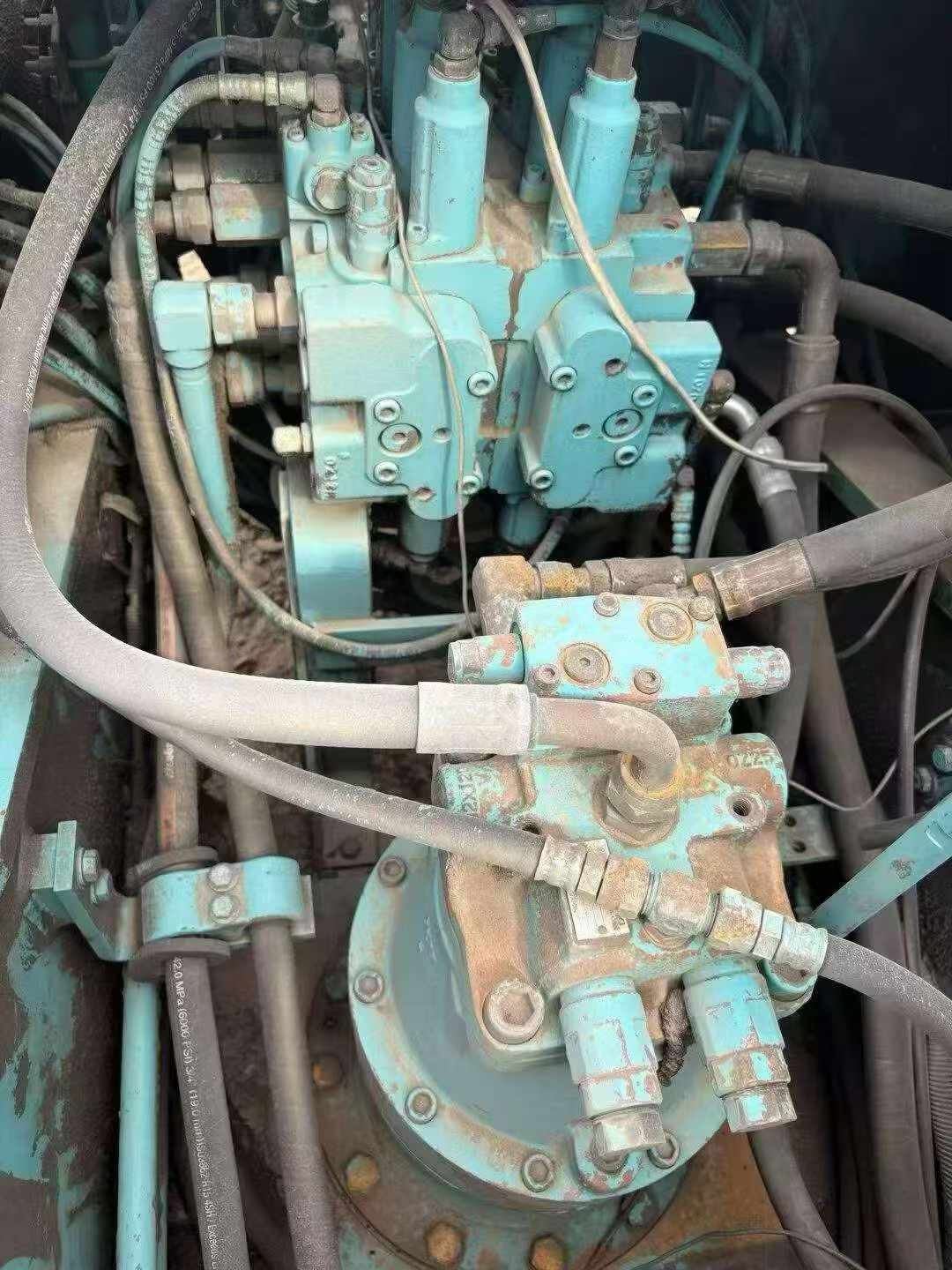 Buy Kobelco SK200-2 Used Excavator / 6