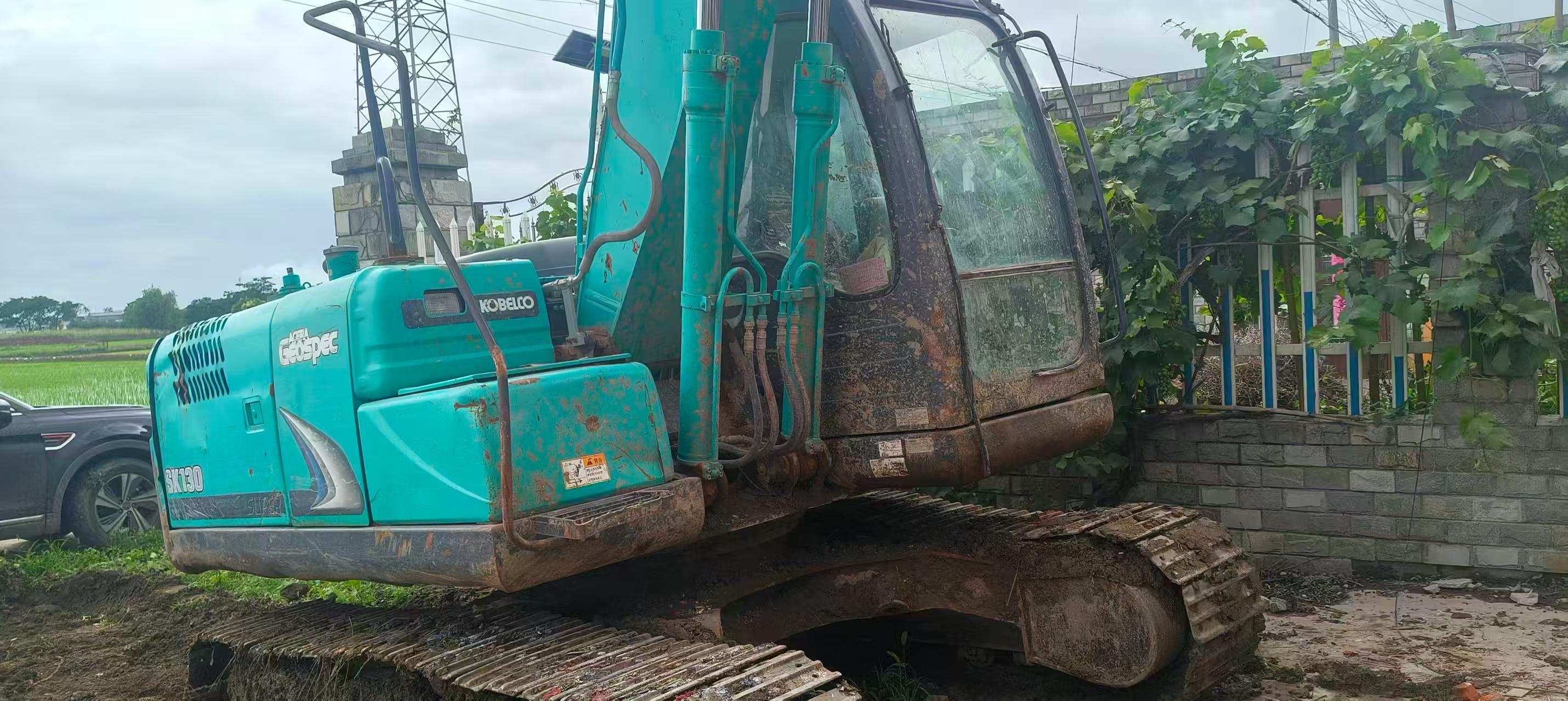 Buy Kobelco SK130 Used Excavator / 3