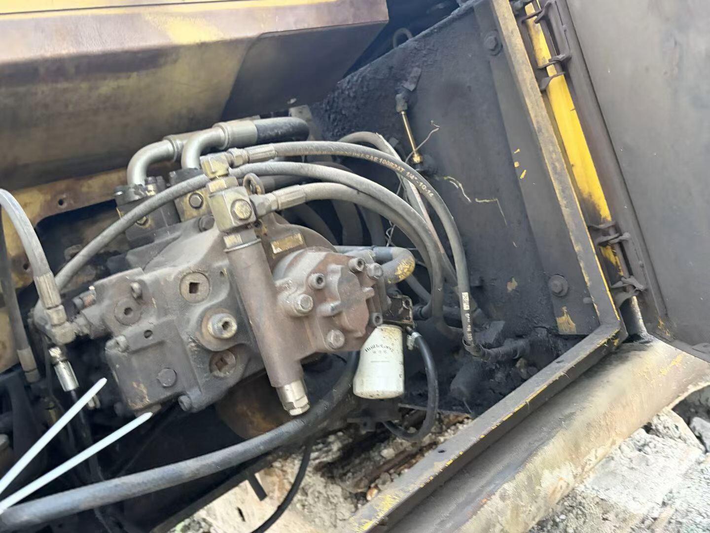Buy Komatsu PC200-6 Used Excavator / 4