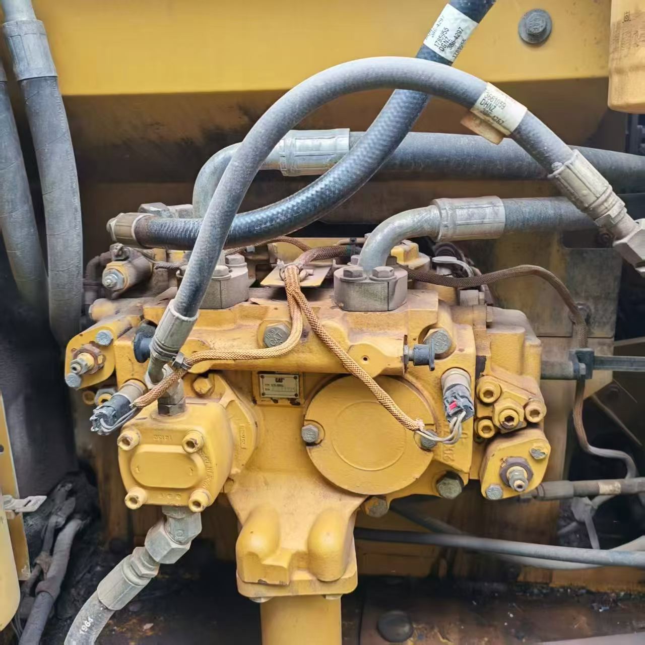 Buy Caterpillar 323 Used Excavator / 3