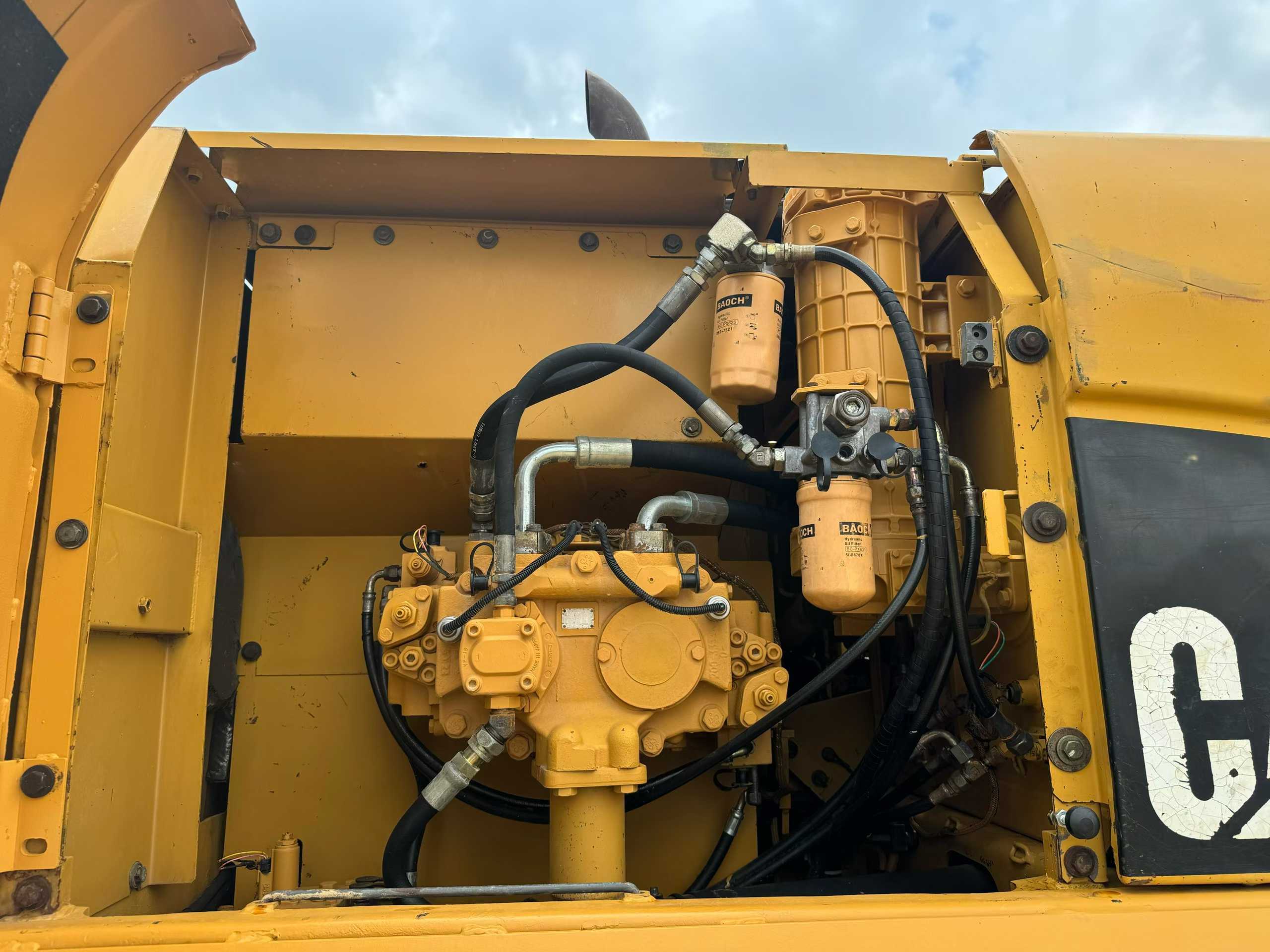 Buy Caterpillar 320D Used Excavator / 3