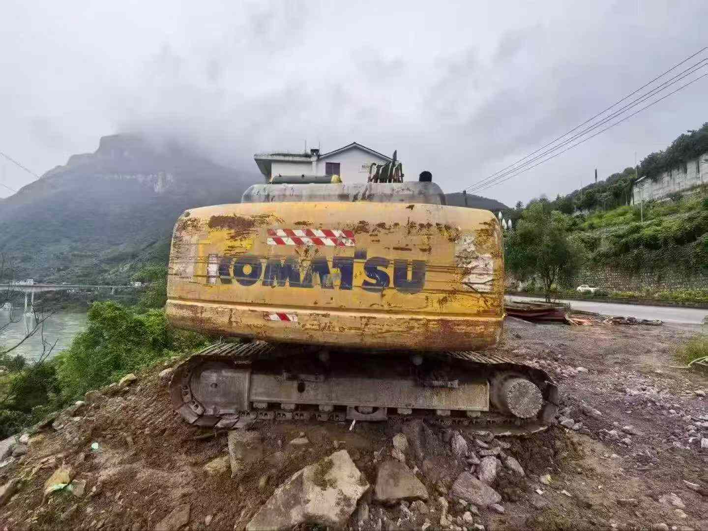 Buy Komatsu PC200 Used Excavator / 3