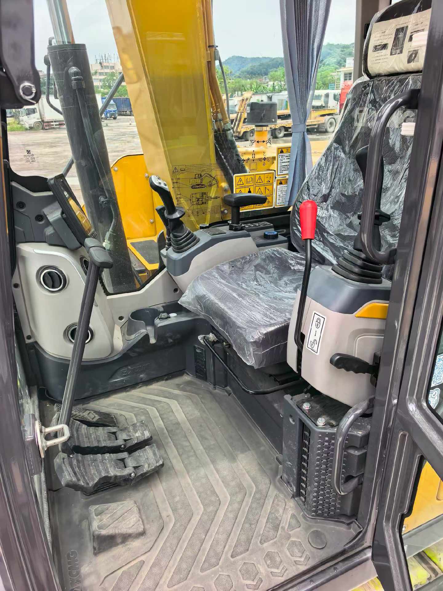 Buy XCMG XE75C Used Excavator / 4