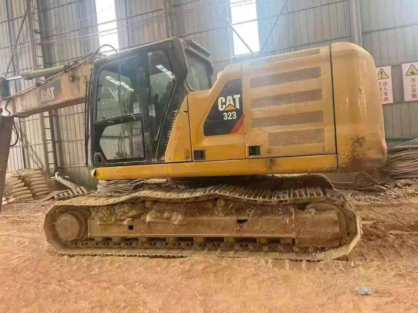 Buy Caterpillar 323 Used Excavator / 5