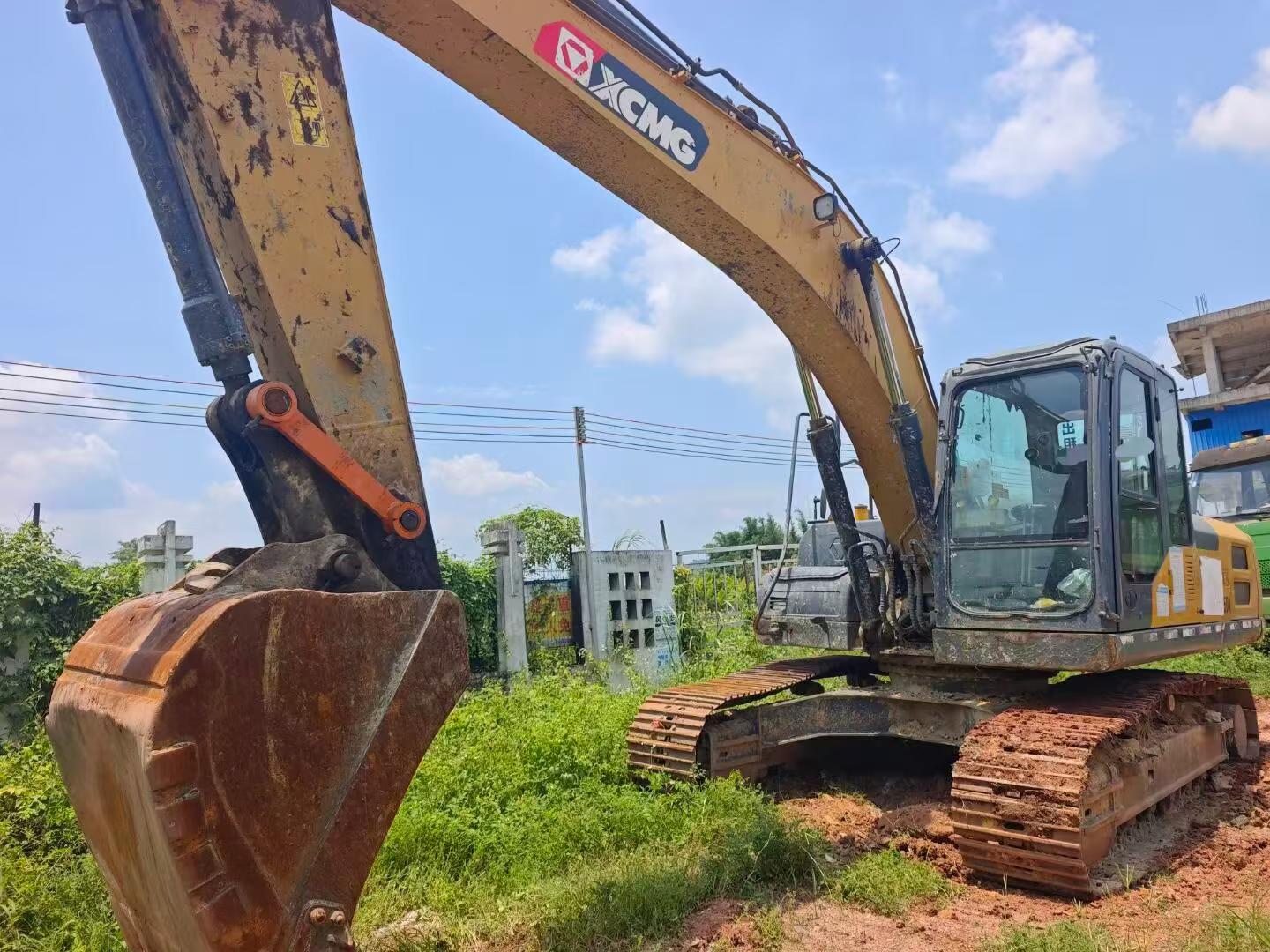 Buy XCMG XE205DA Used Excavator / 3