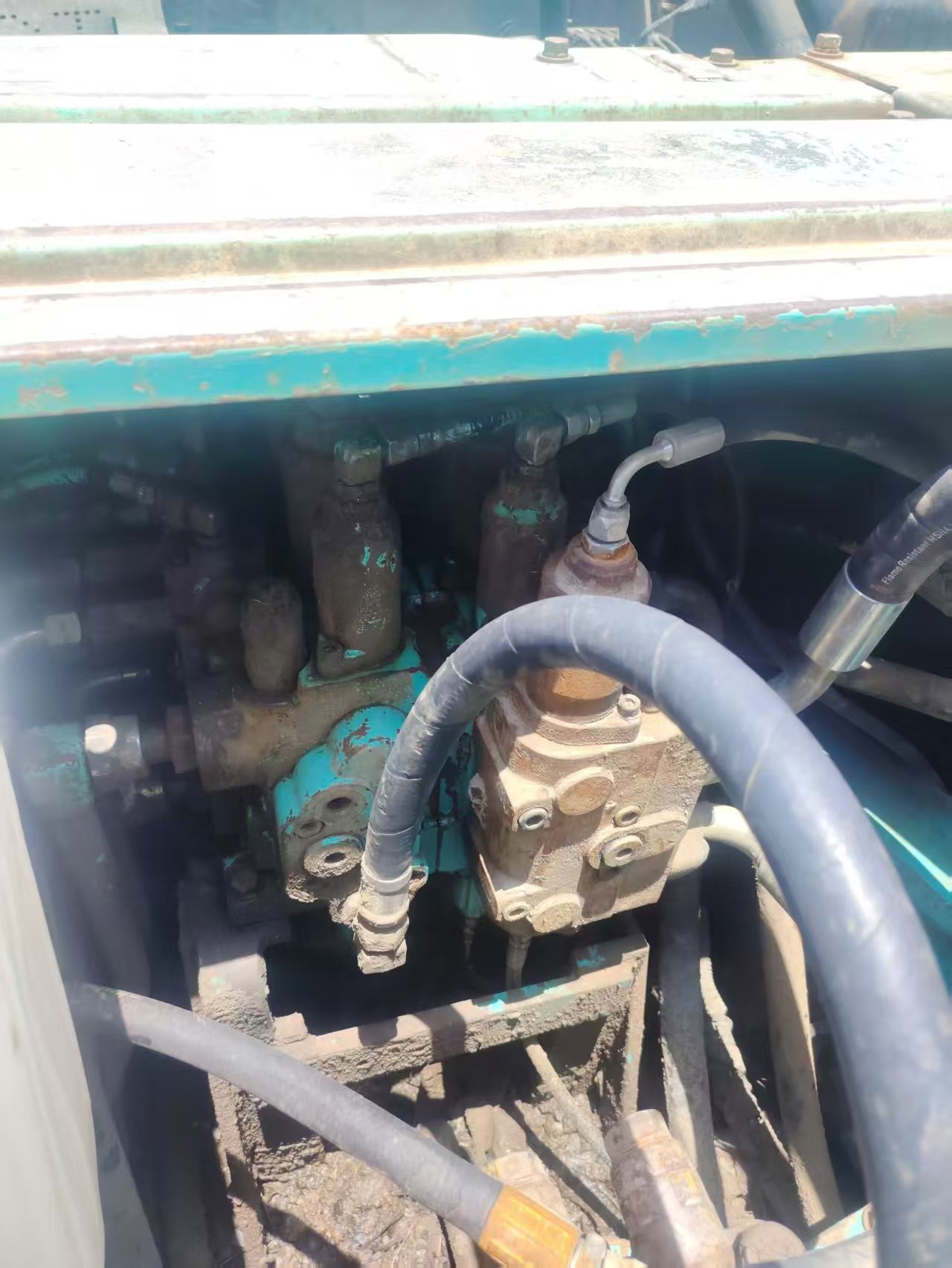 Buy Kobelco SK200 Used Excavator / 6