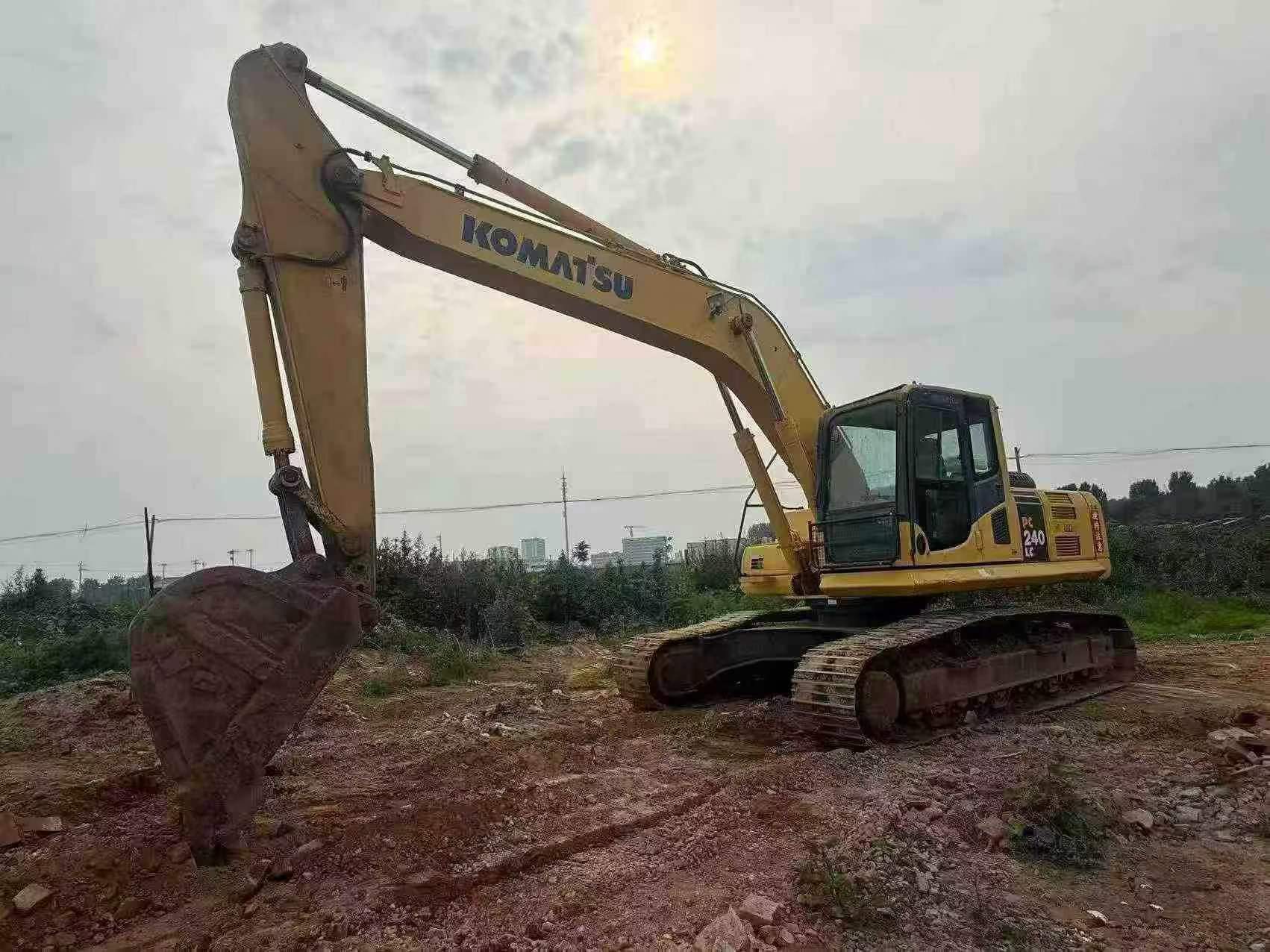 Buy Komatsu PC240-6 Used Excavator / 3