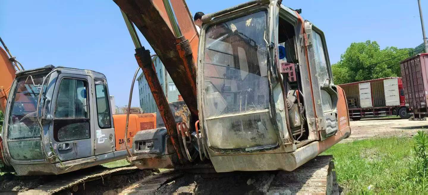 Buy Hitachi EX200 Used Excavator / 6