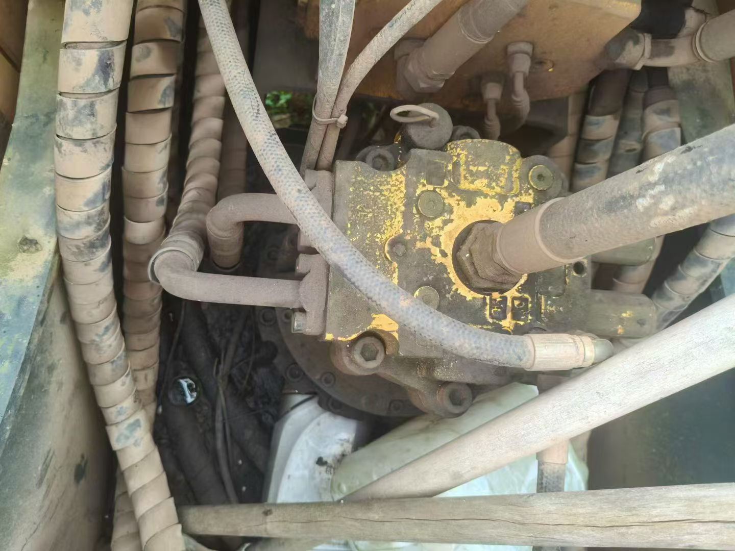 Buy Hyundai R215VS Used Excavator / 2