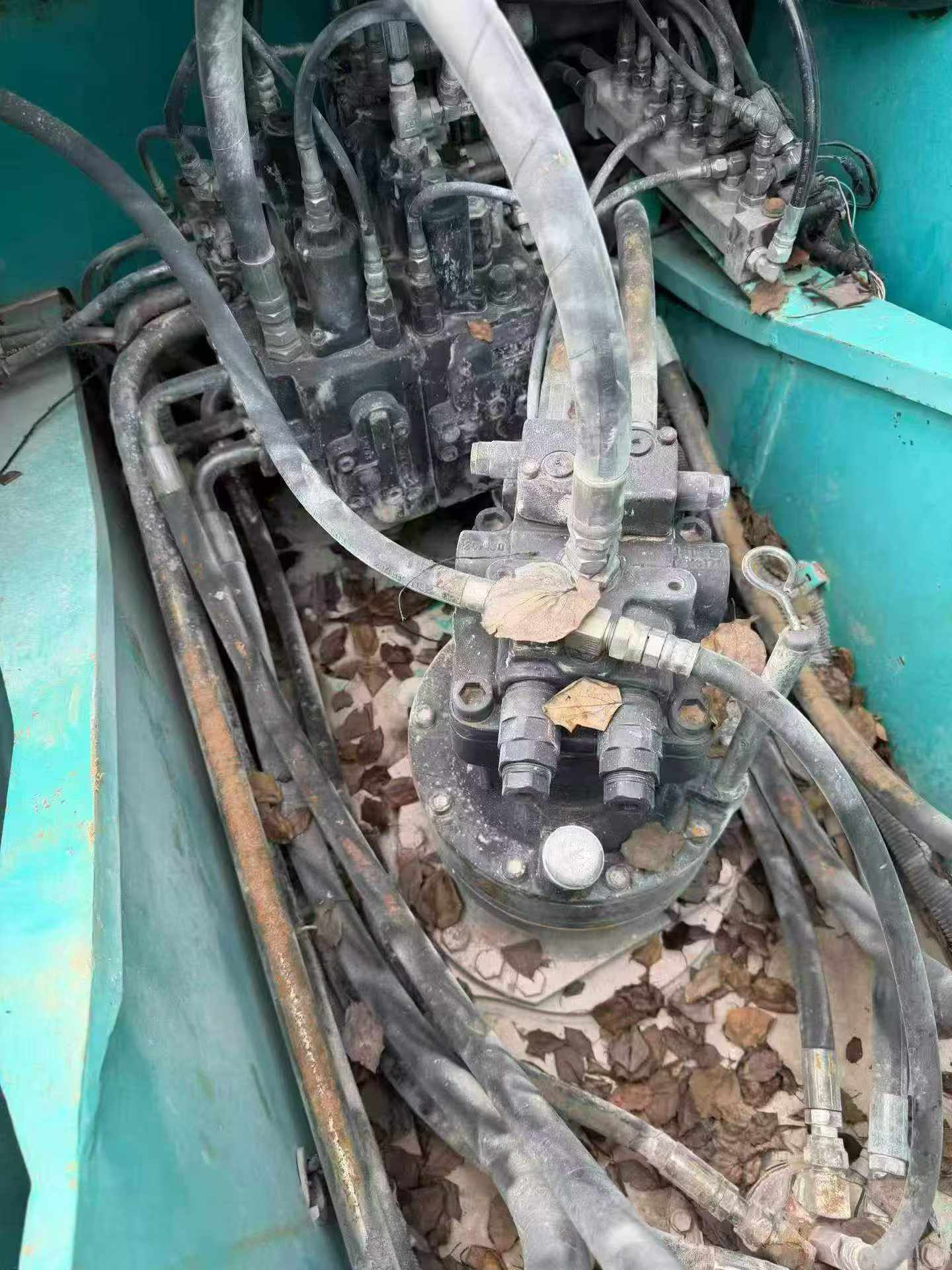 Buy Kobelco SK210 Used Excavator / 4