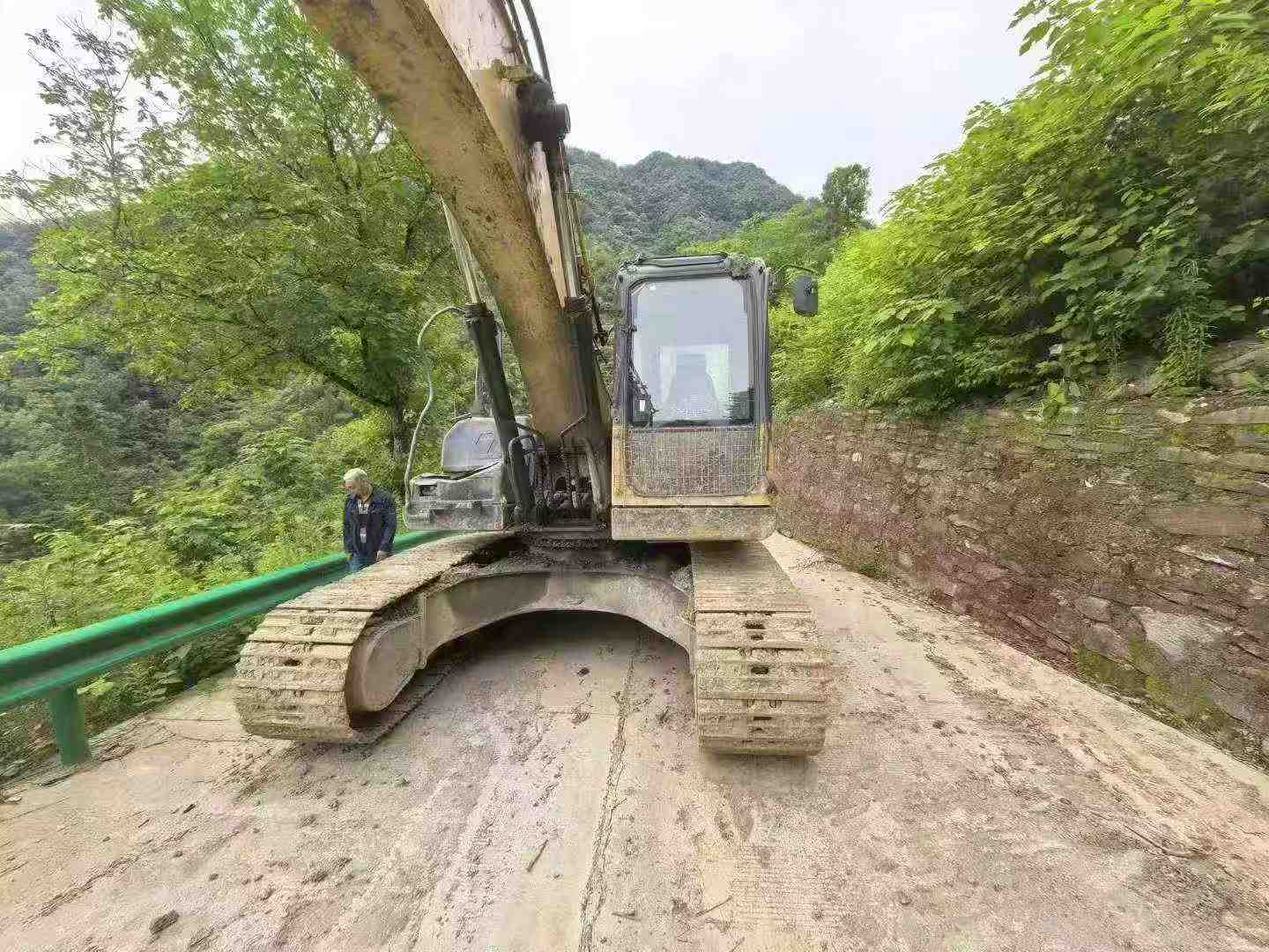 Buy XCMG XE215 Used Excavator / 3