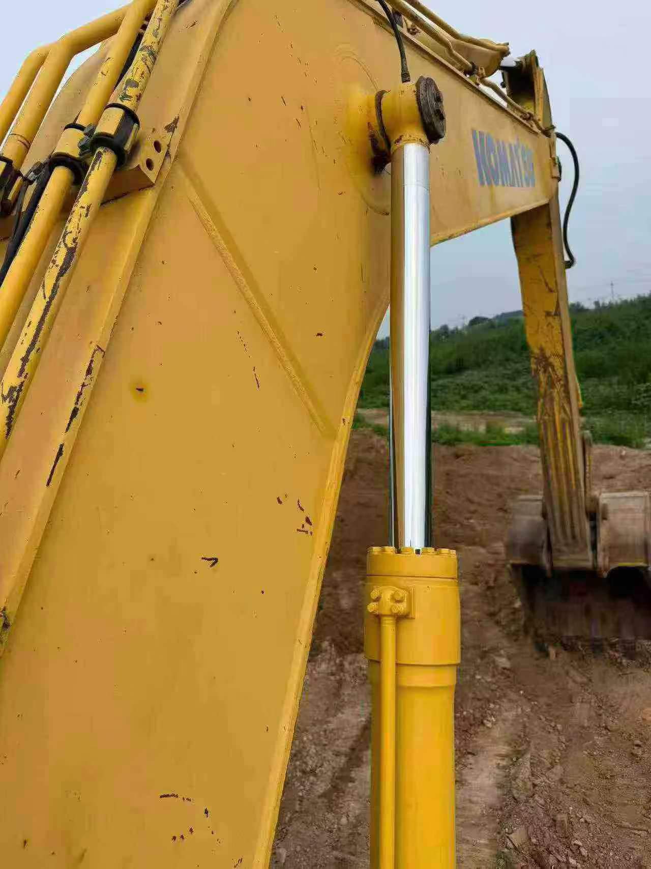 Buy Komatsu PC240-6 Used Excavator / 8