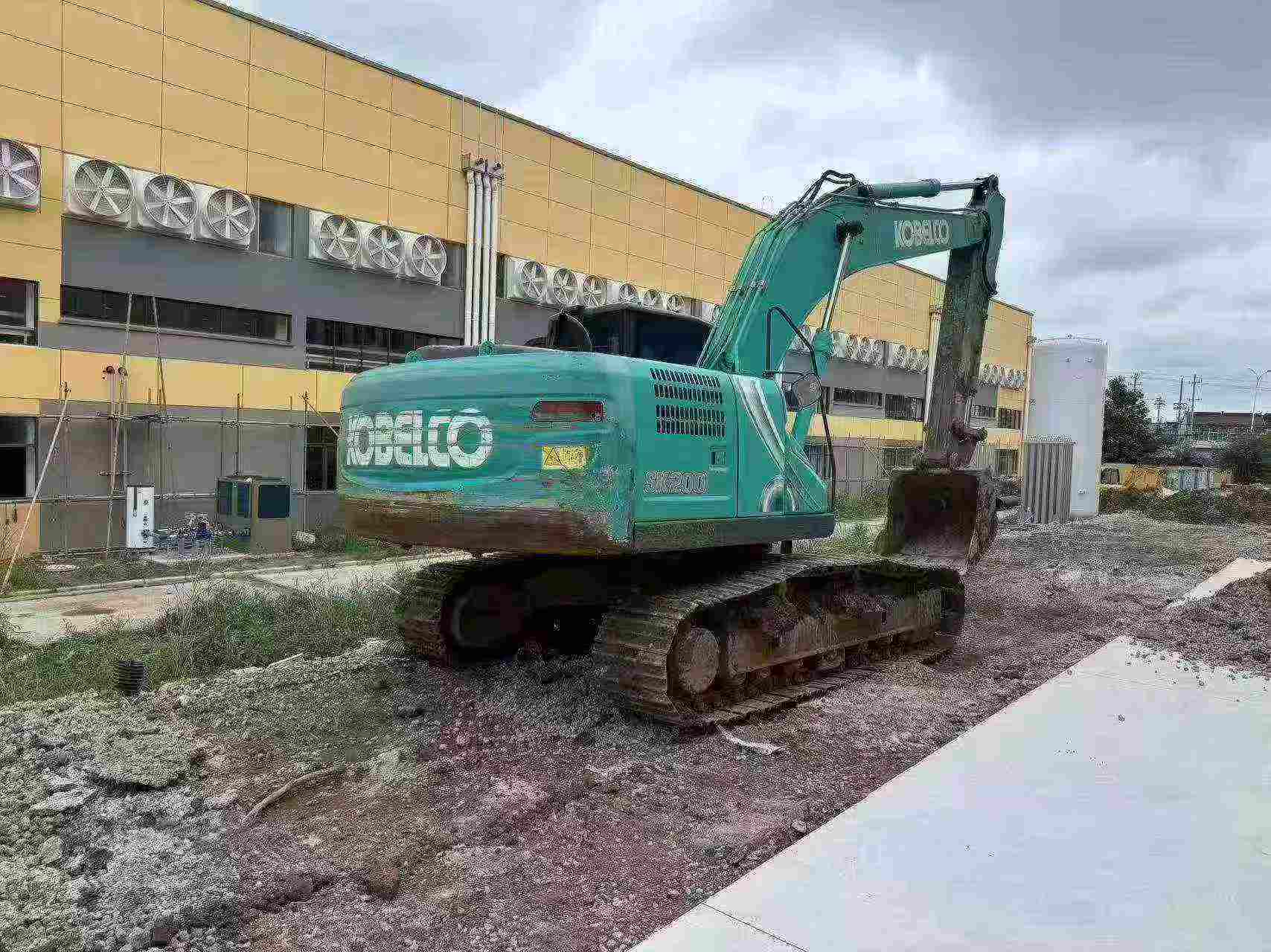 Buy Kobelco SK200 Used Excavator / 3