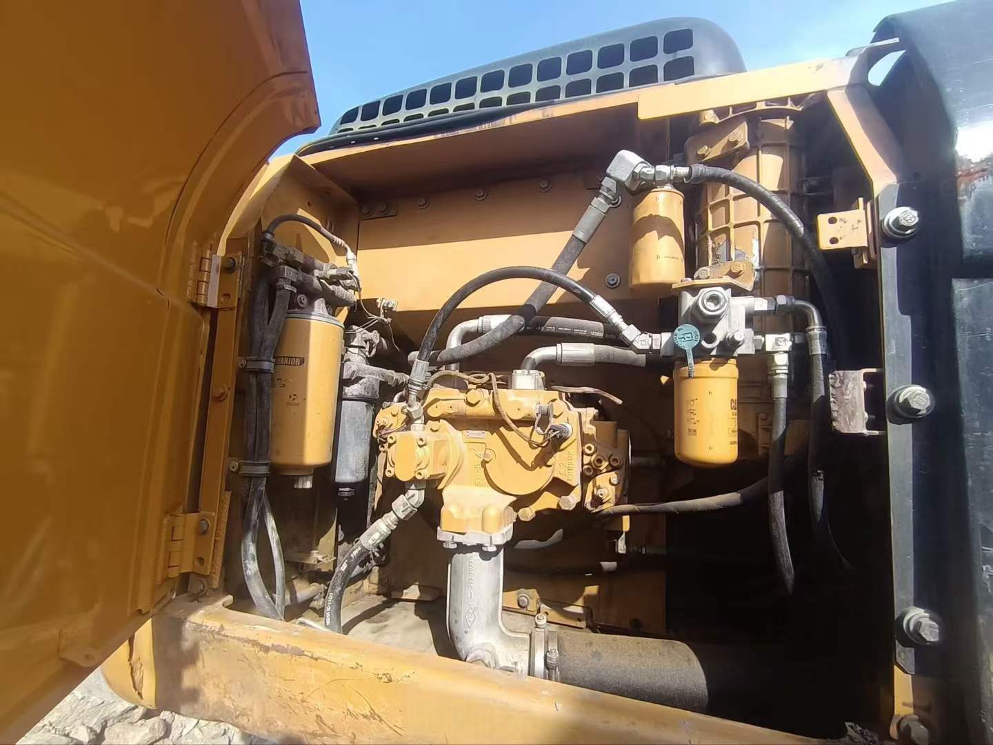 Buy Caterpillar 323 Used Excavator / 4
