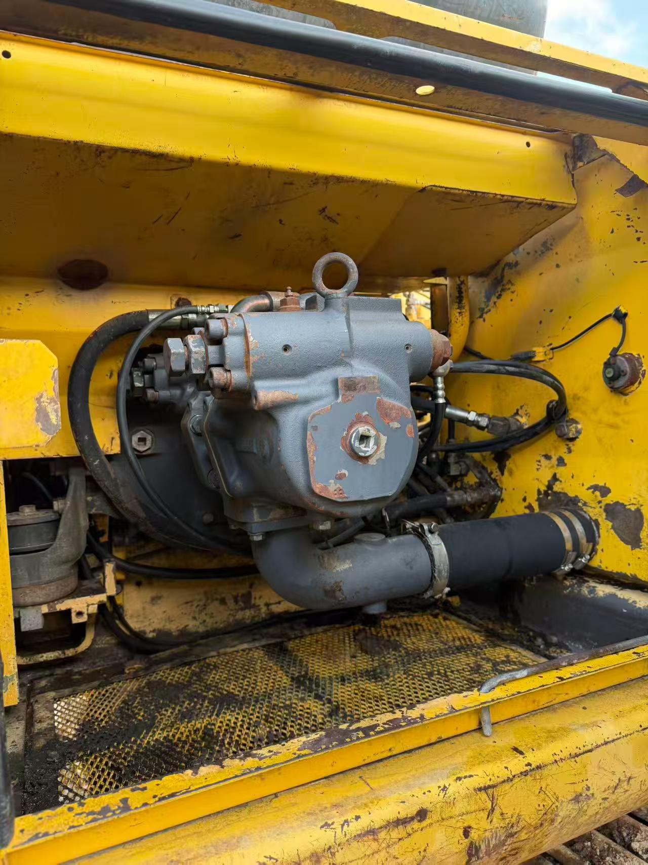 Buy Komatsu PC200-6E Used Excavator / 3