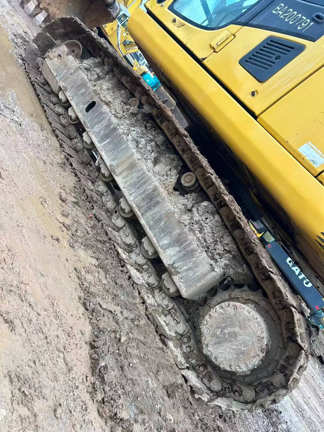 Buy Komatsu PC200-8 Used Excavator / 4