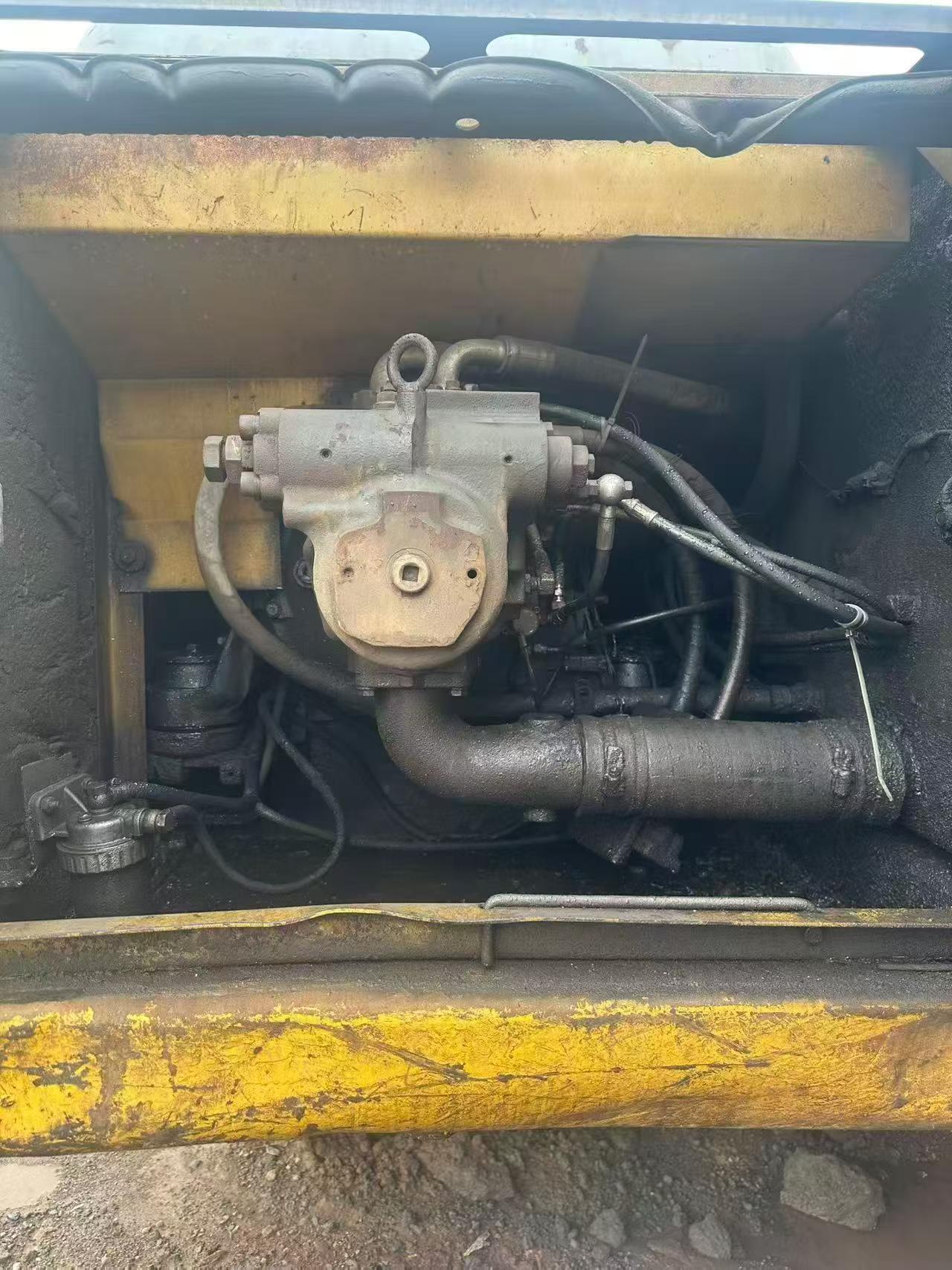 Buy Komatsu PC200-6 Used Excavator / 2