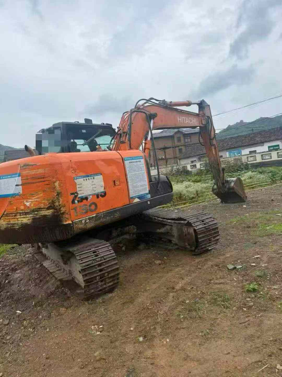 Buy Hitachi EX130H-5 Used Excavator / 3