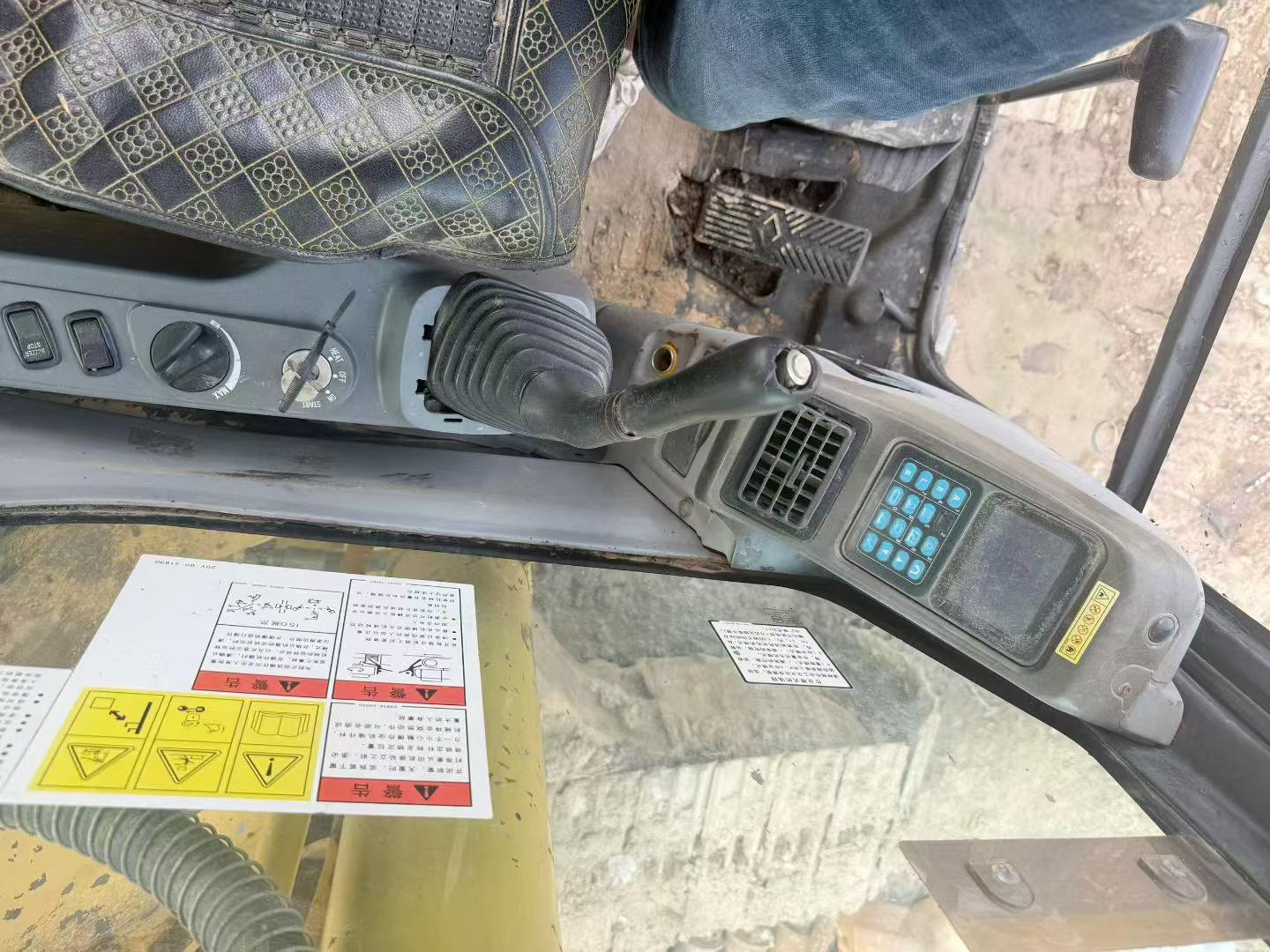 Buy Komatsu PC200-7 Used Excavator / 4
