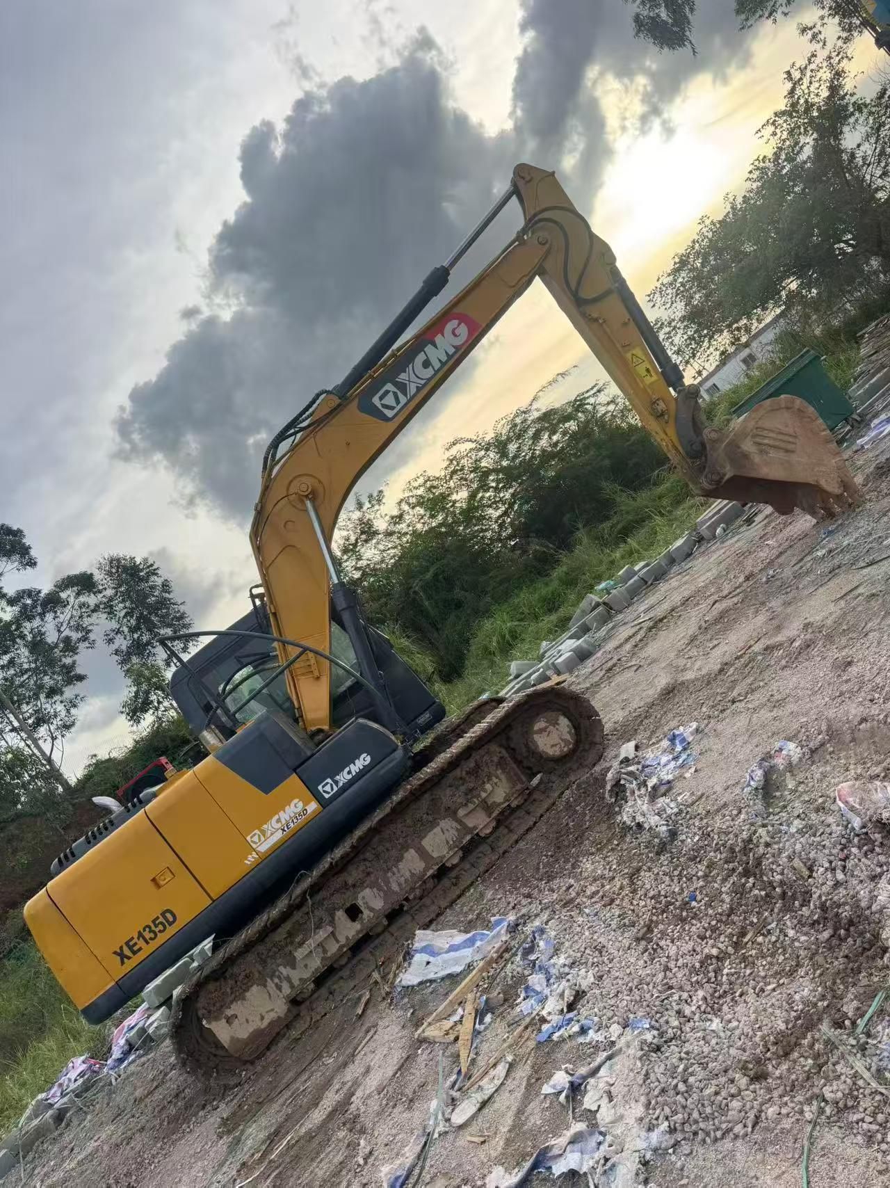 Buy XCMG XE135B Used Excavator / 2