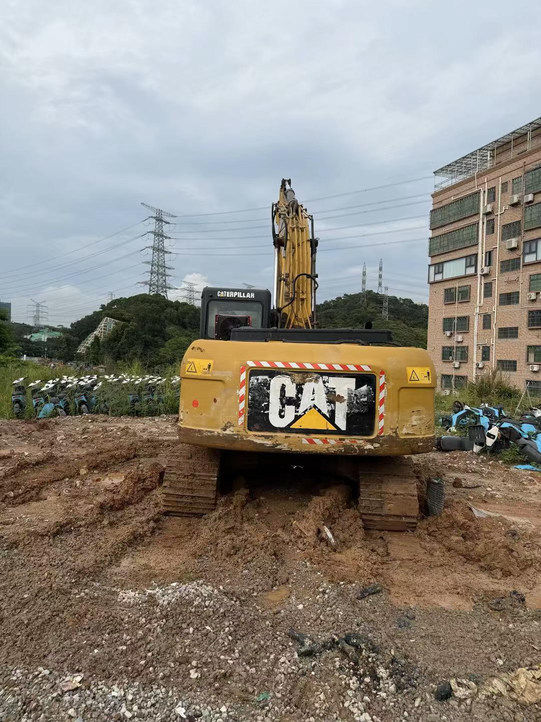 Buy Caterpillar 320D Used Excavator / 2