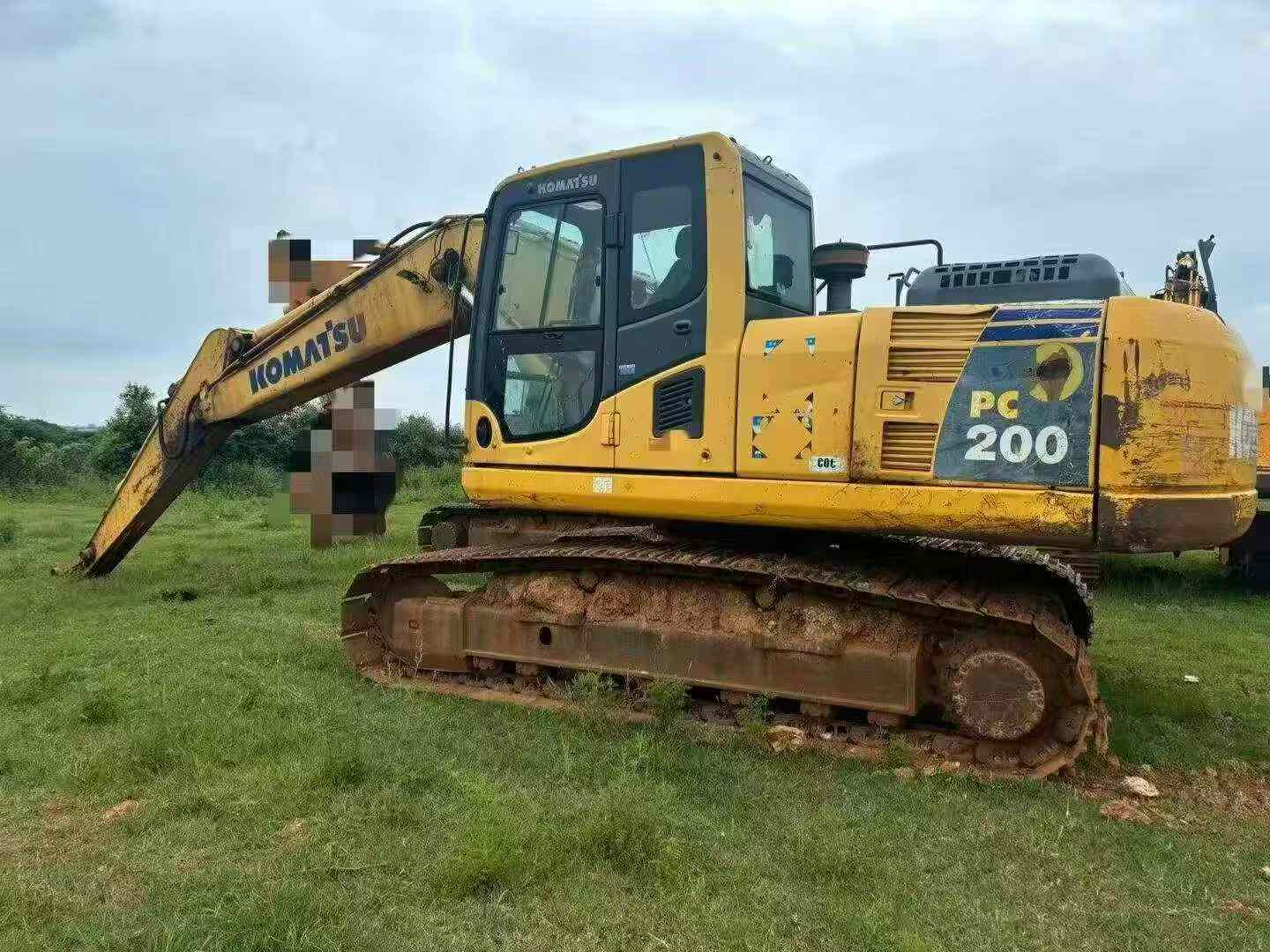 Buy Komatsu PC220 Used Excavator / 4