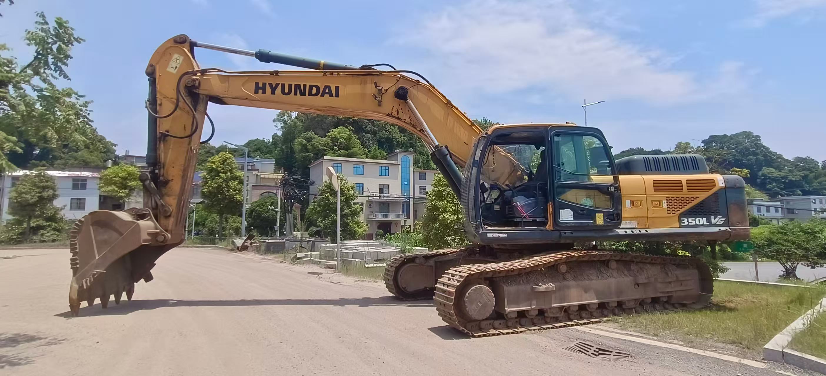 Buy Hyundai R350LVS Used Excavator / 3