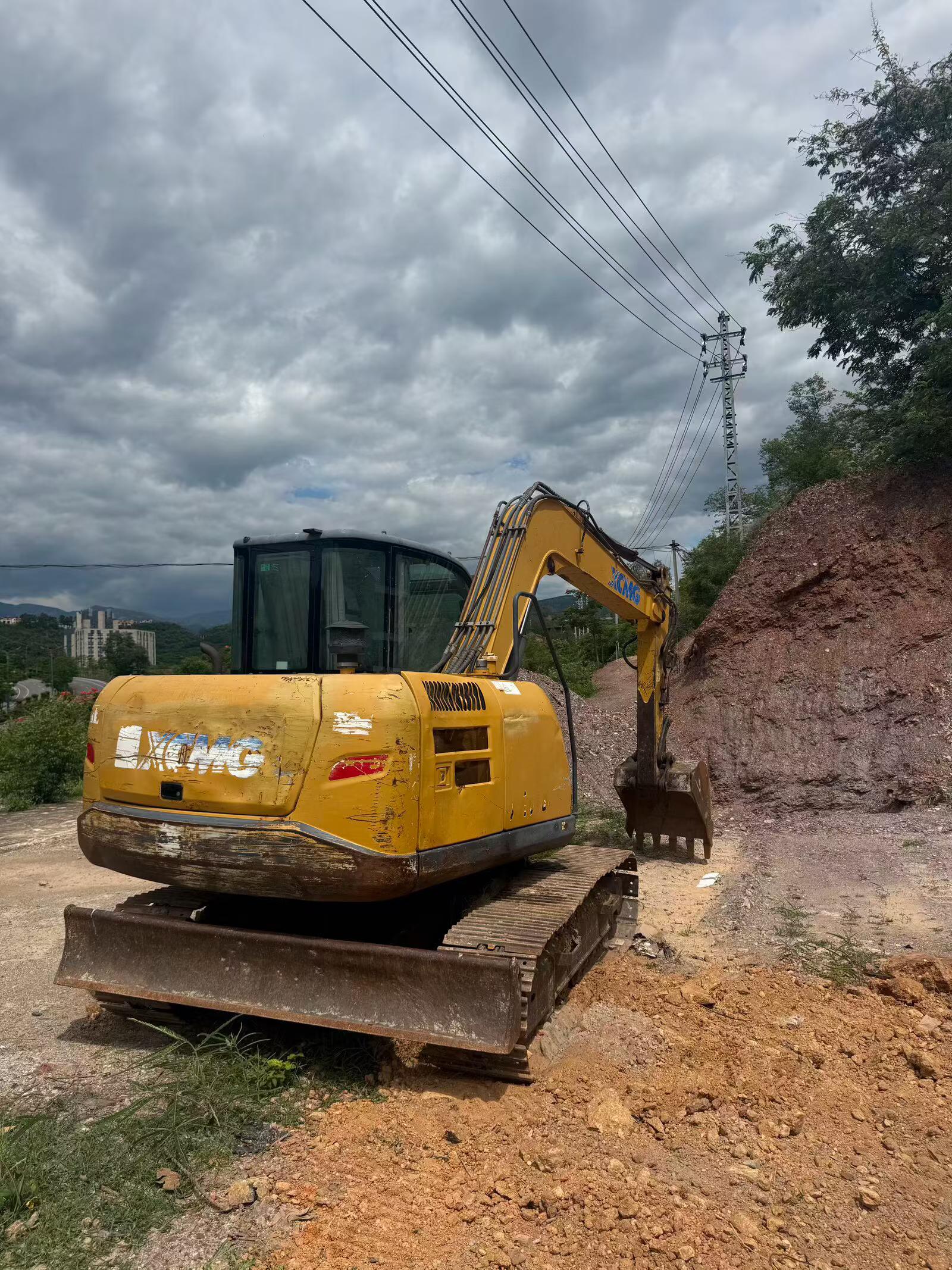 Buy XCMG XE75C Used Excavator / 2
