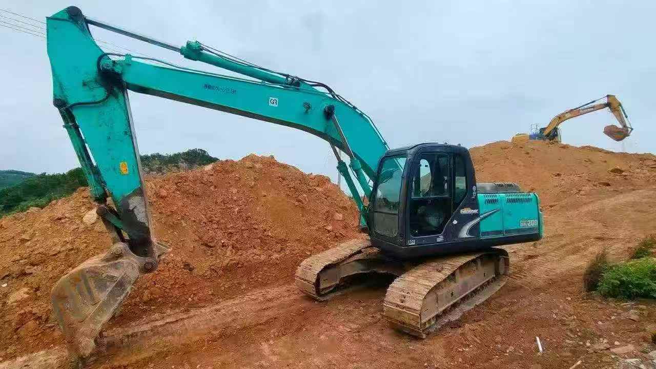 Buy Kobelco SK200-2 Used Excavator / 2