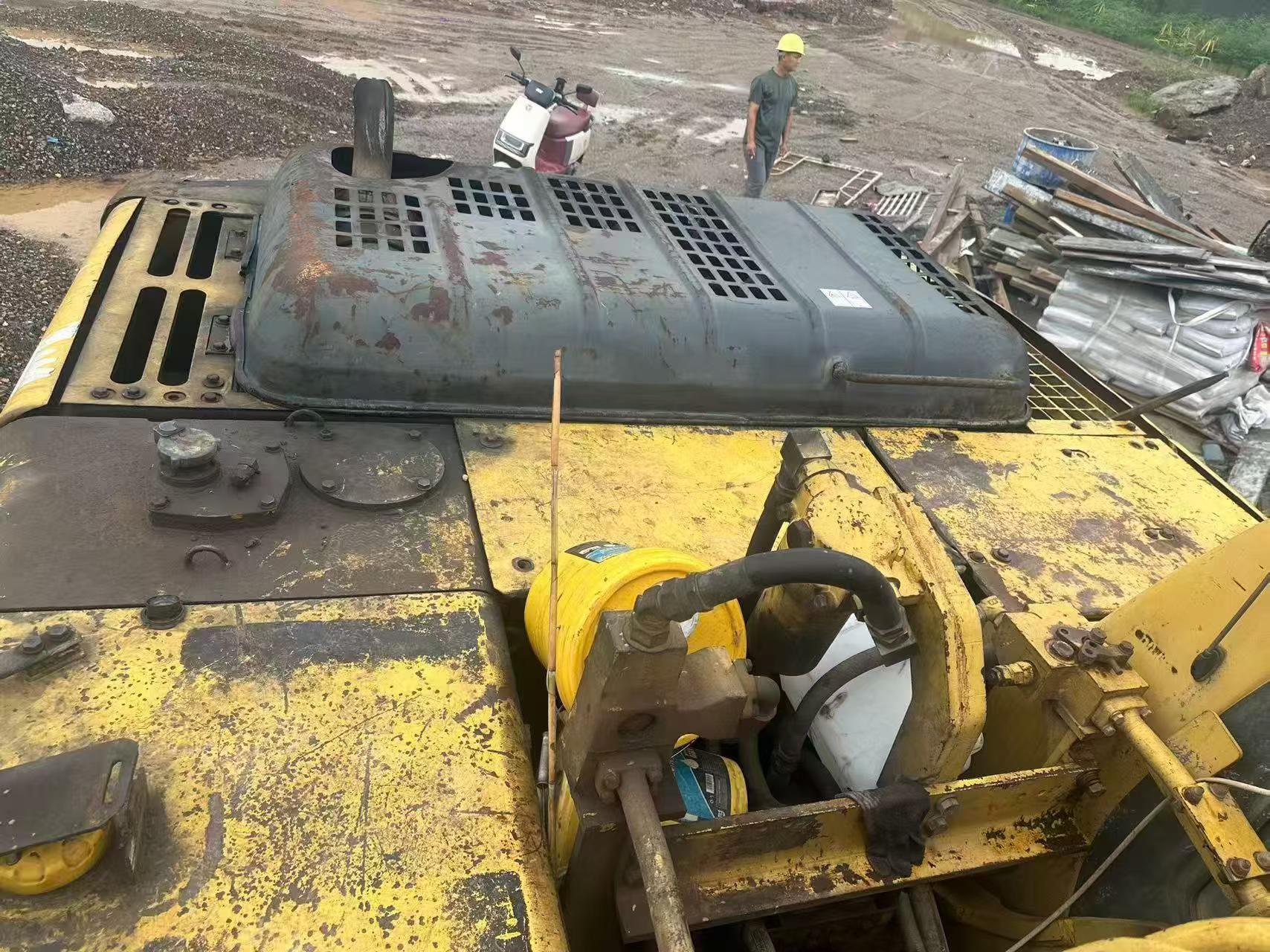 Buy Komatsu PC200-6 Used Excavator / 3