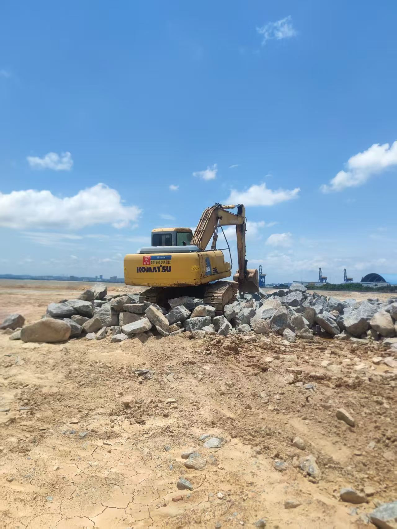 Buy Komatsu PC200-7 Used Excavator / 4