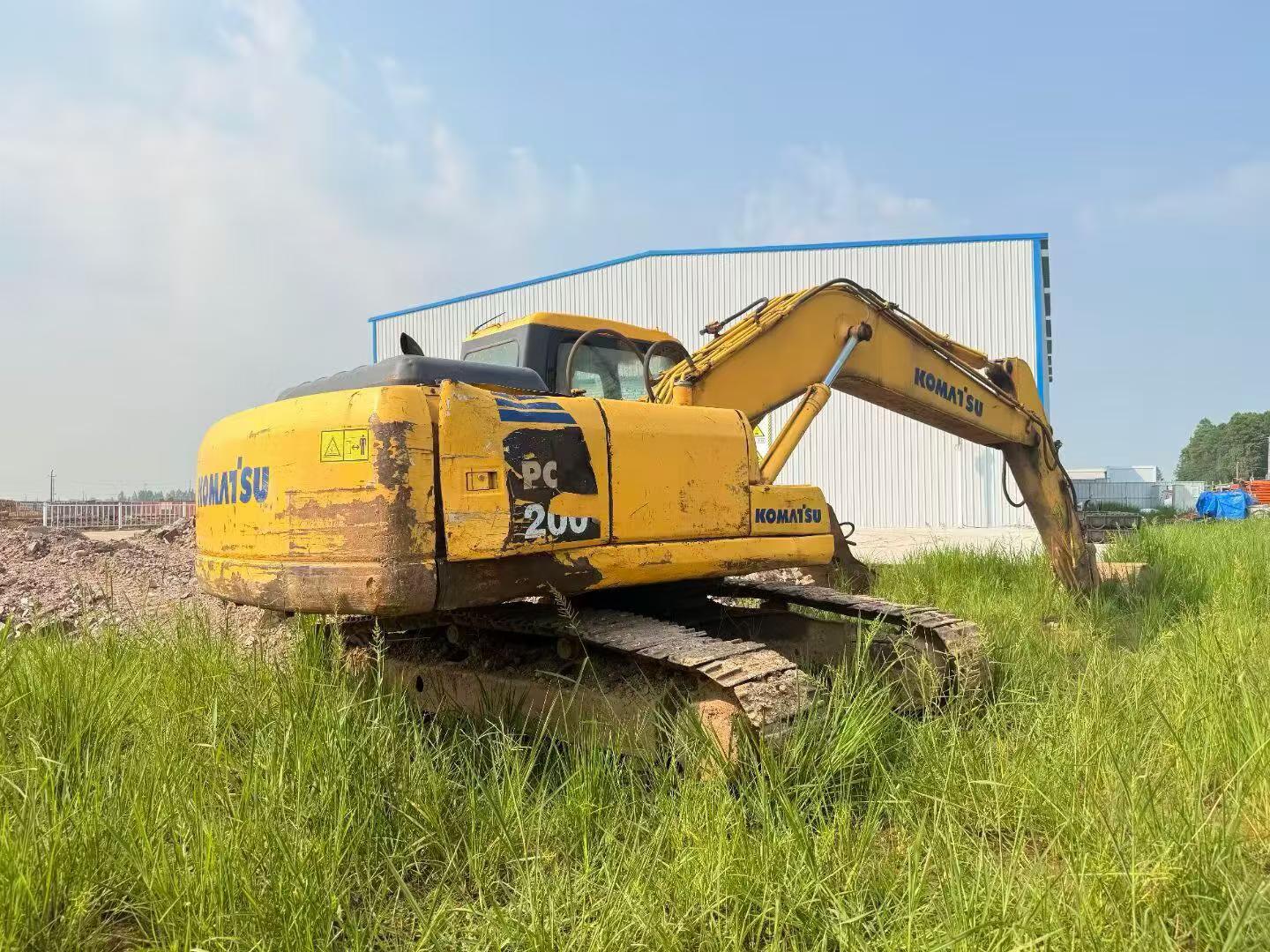 Buy Komatsu PC200-7 Used Excavator / 2