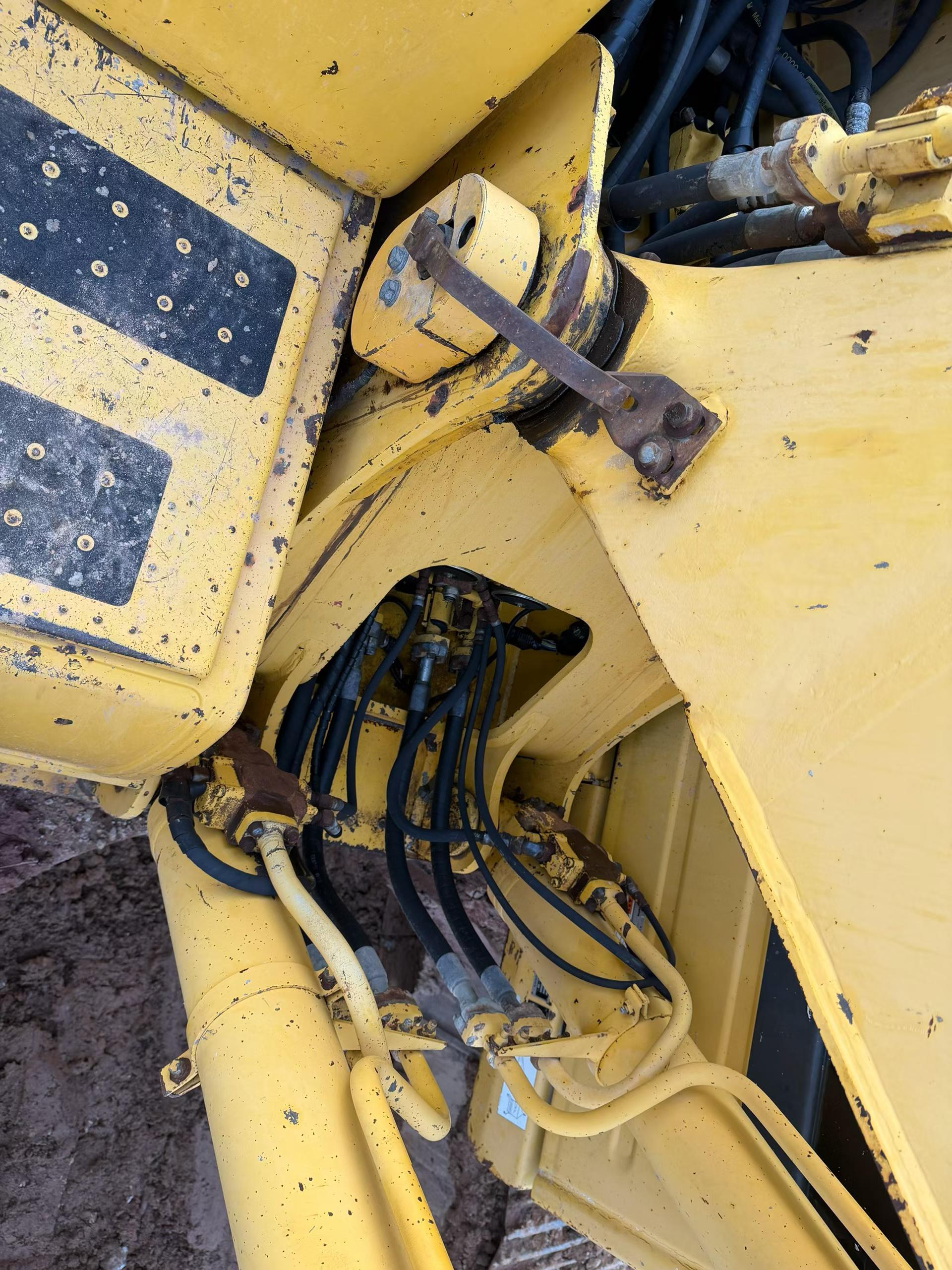 Buy Komatsu PC200-8N1 Used Excavator / 5