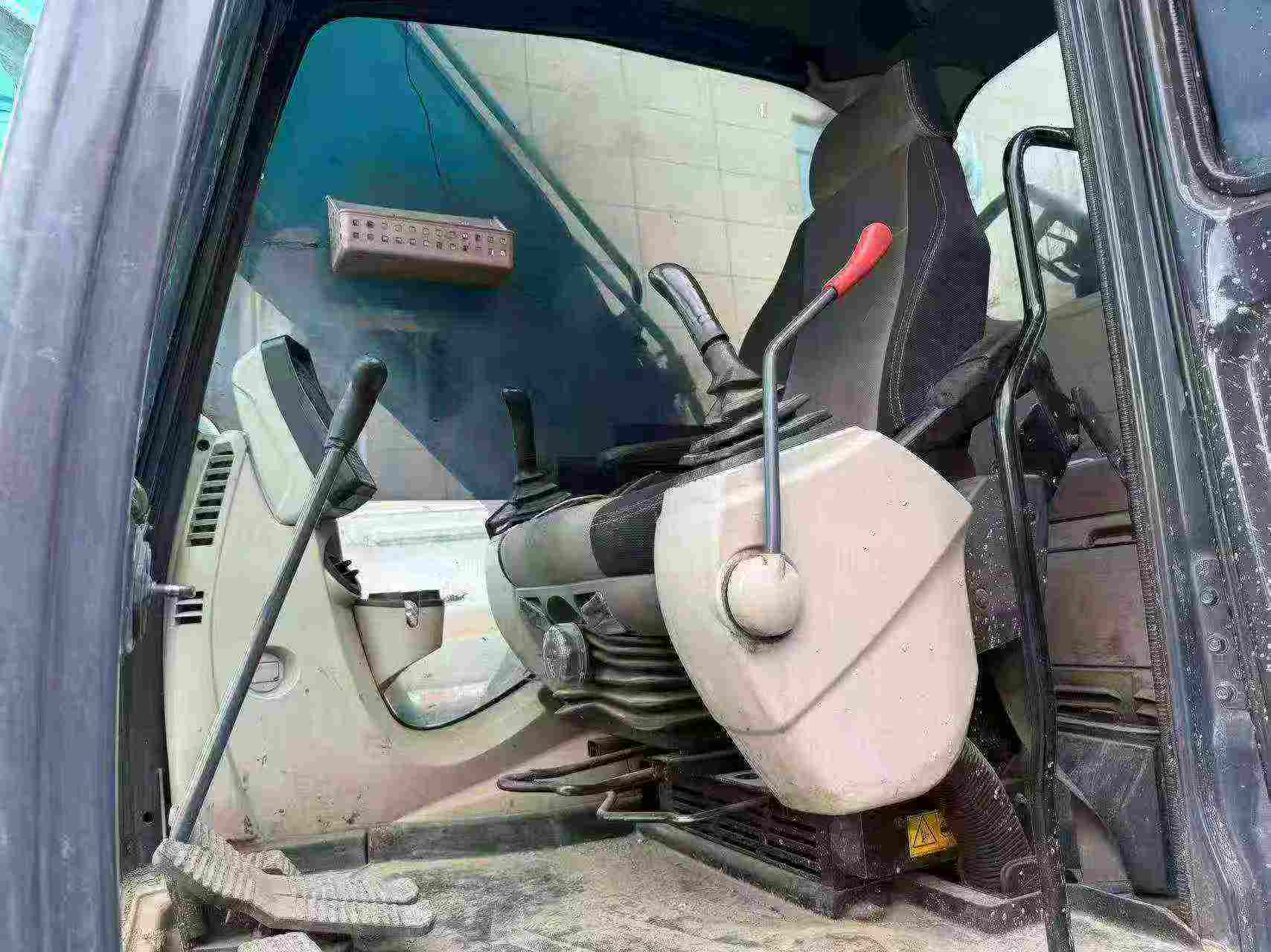 Buy Kobelco SK200 Used Excavator / 6