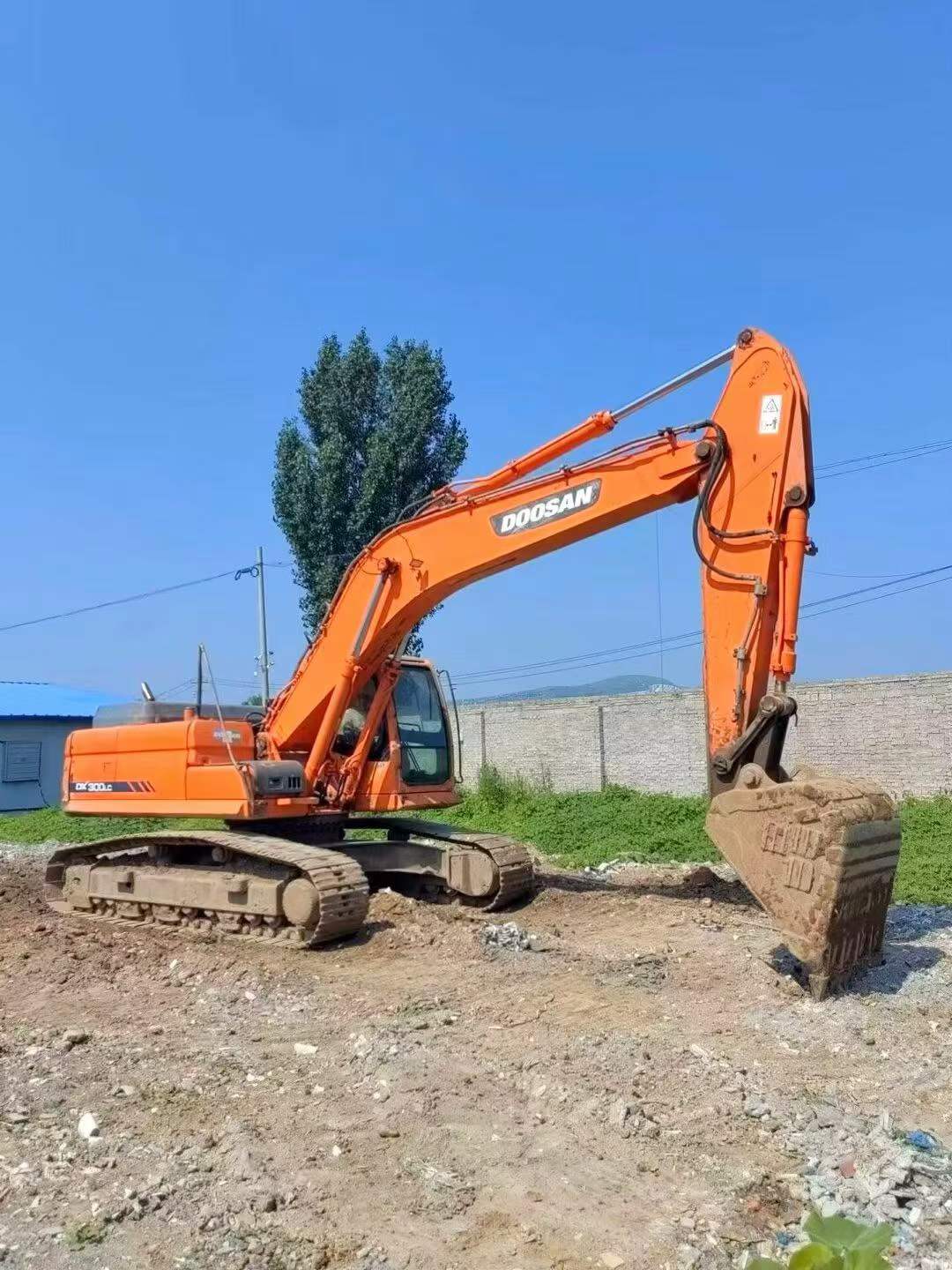 Buy Doosan DX260LC Used Excavator / 4