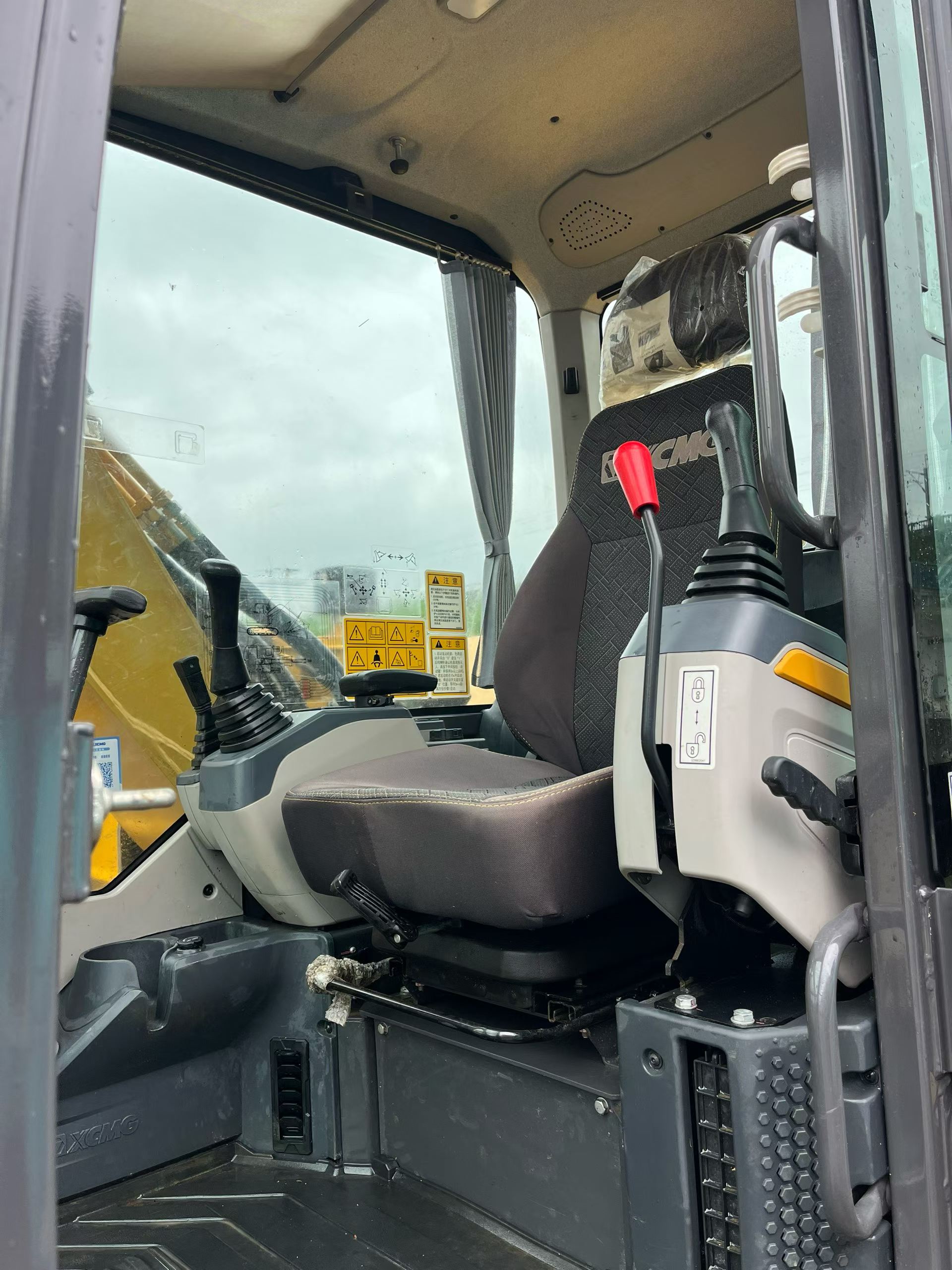 Buy XCMG XE75C Used Excavator / 3