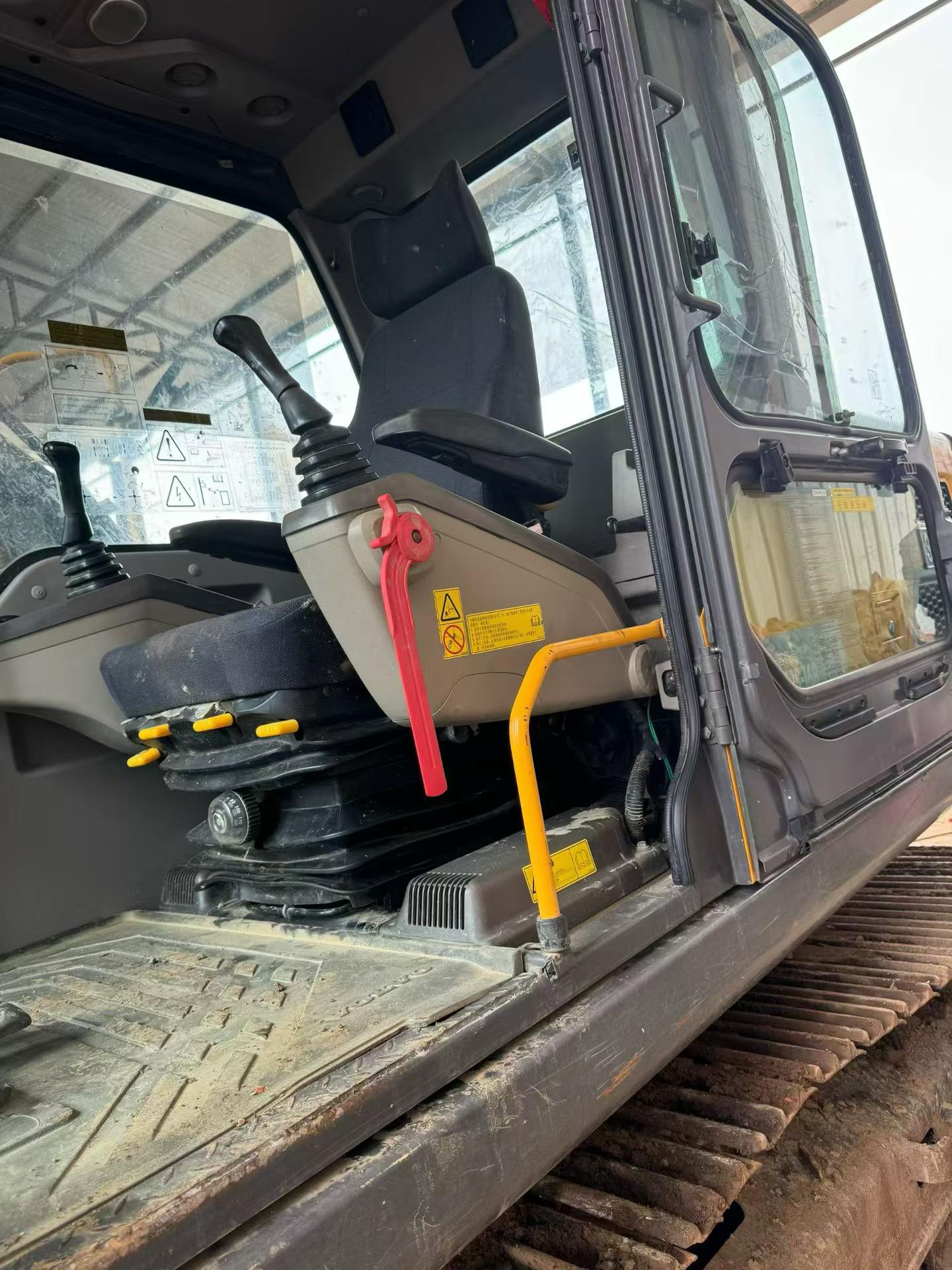Buy Volvo L120E Used Excavator / 8