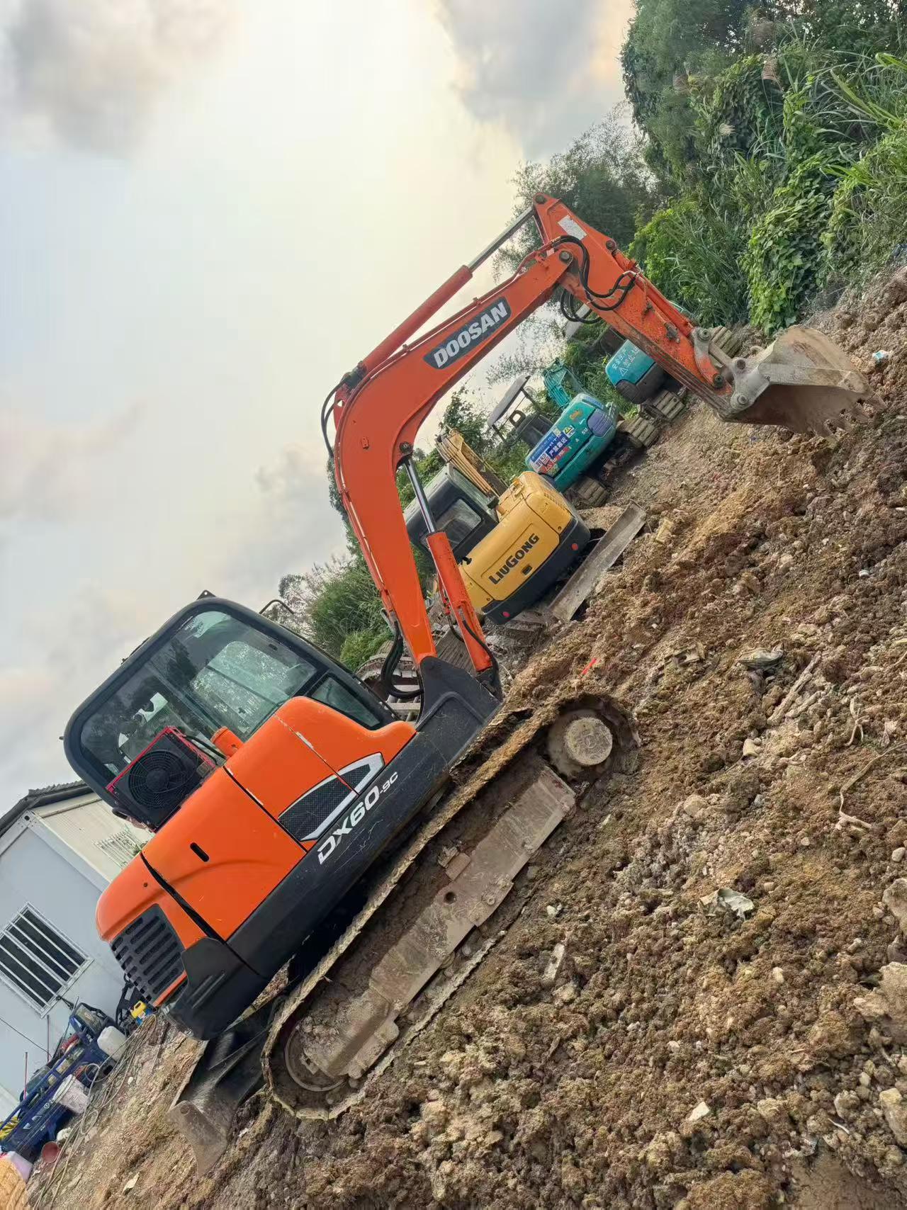 Buy Doosan DH60 Used Excavator / 2