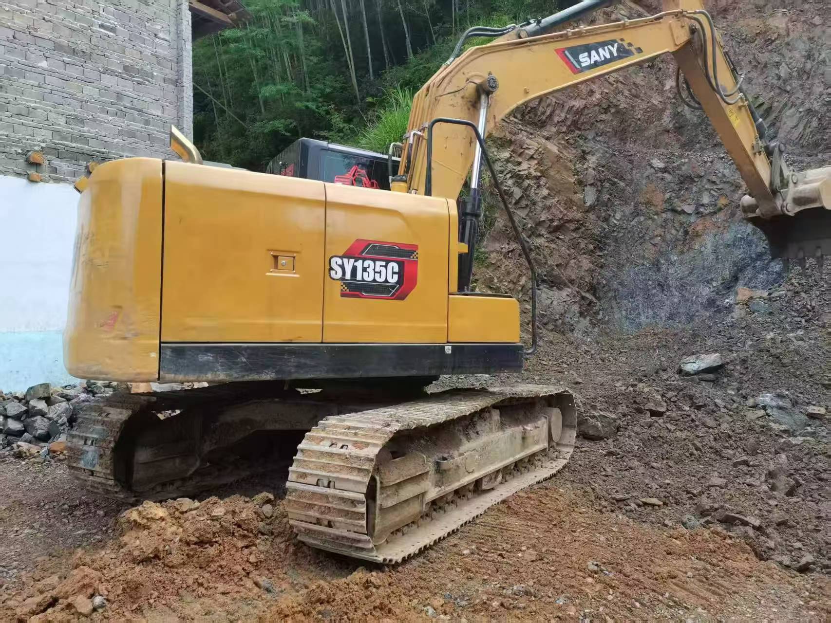 Buy Sany SY135 Used Excavator / 2