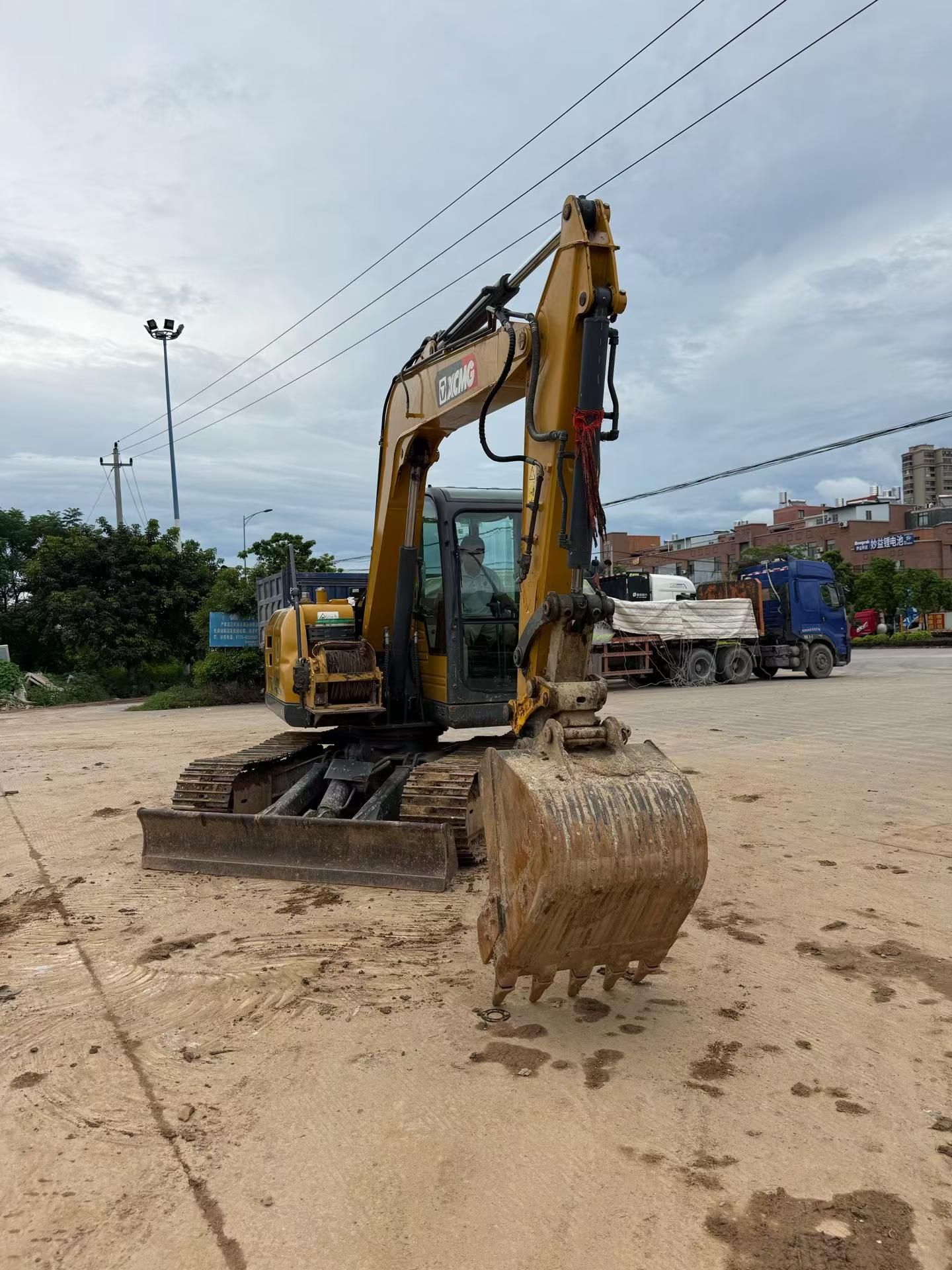 Buy XCMG XE75C Used Excavator / 2