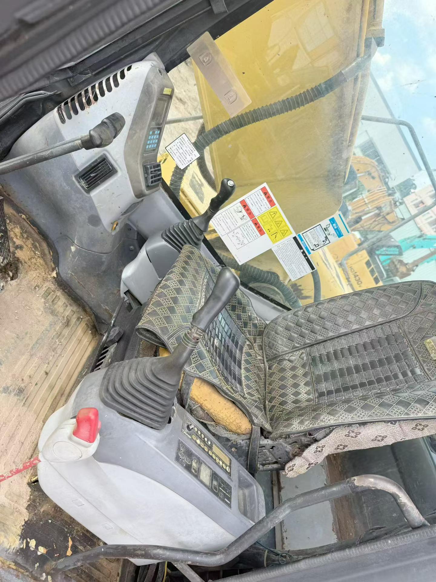 Buy Komatsu PC200-7 Used Excavator / 3