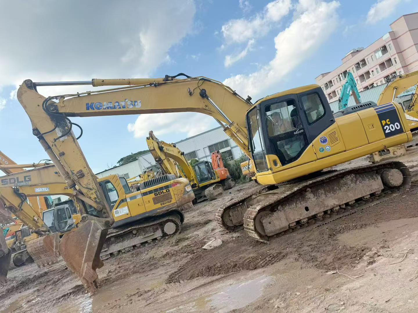 Buy Komatsu PC200-7 Used Excavator / 2