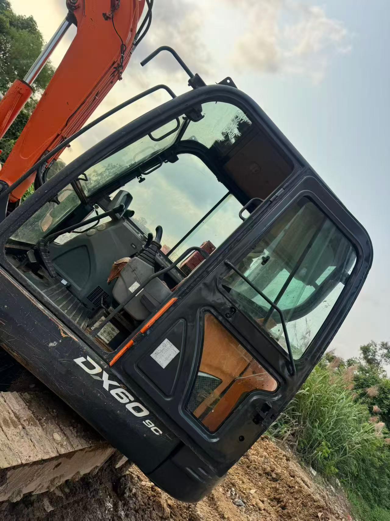 Buy Doosan DH60 Used Excavator / 3